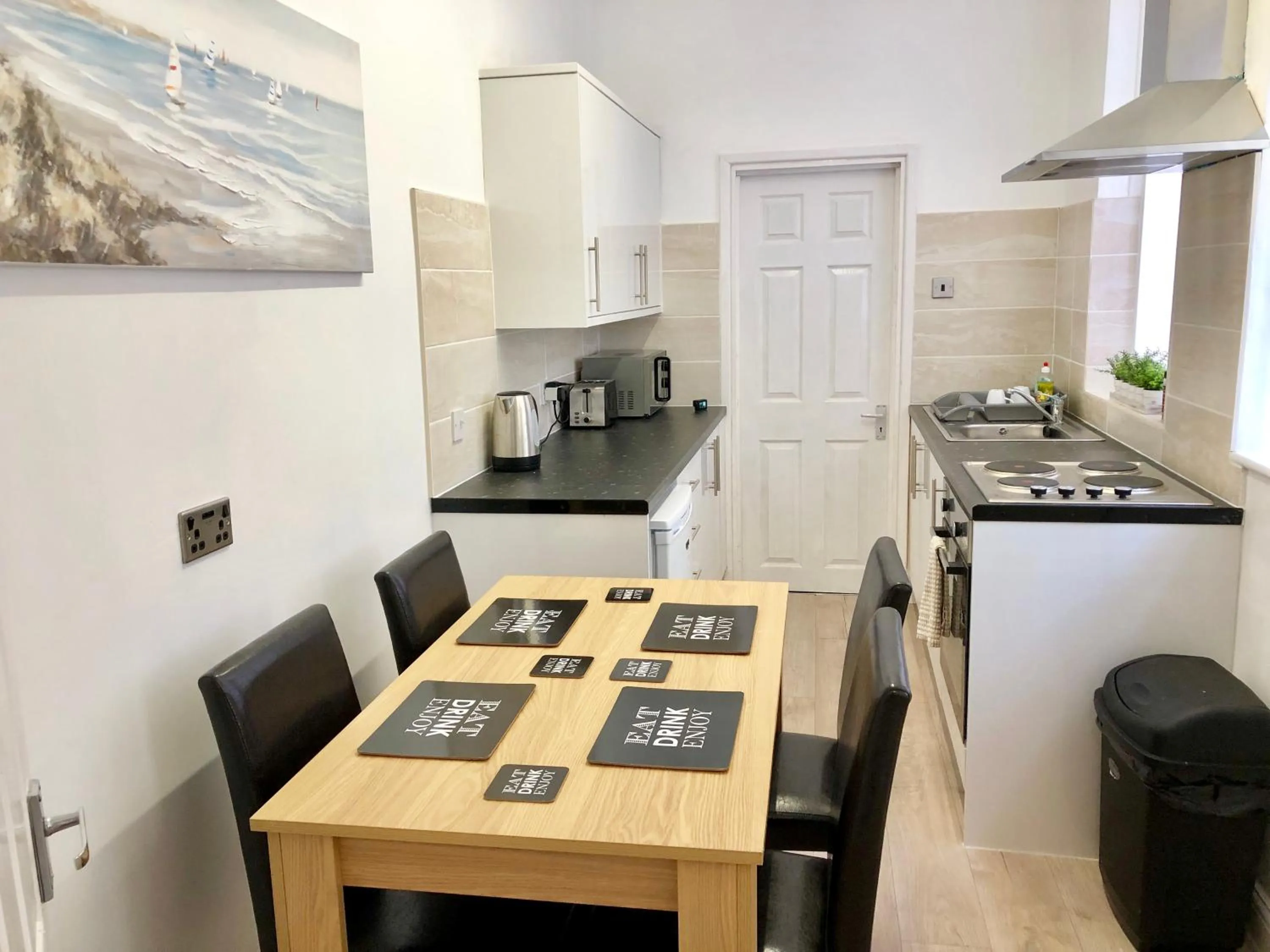 Kitchen or kitchenette in Empress Select Holiday Flats