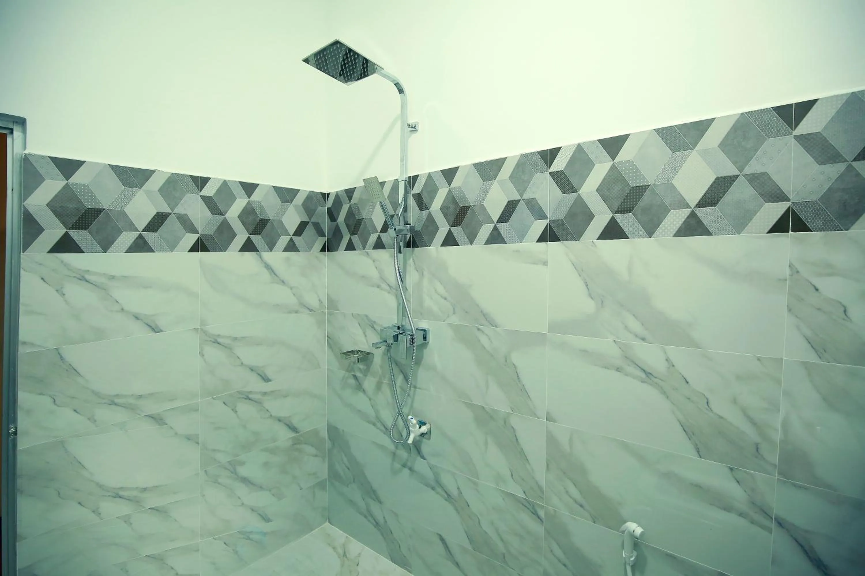 Shower in New Ocean Vibes Ahangama