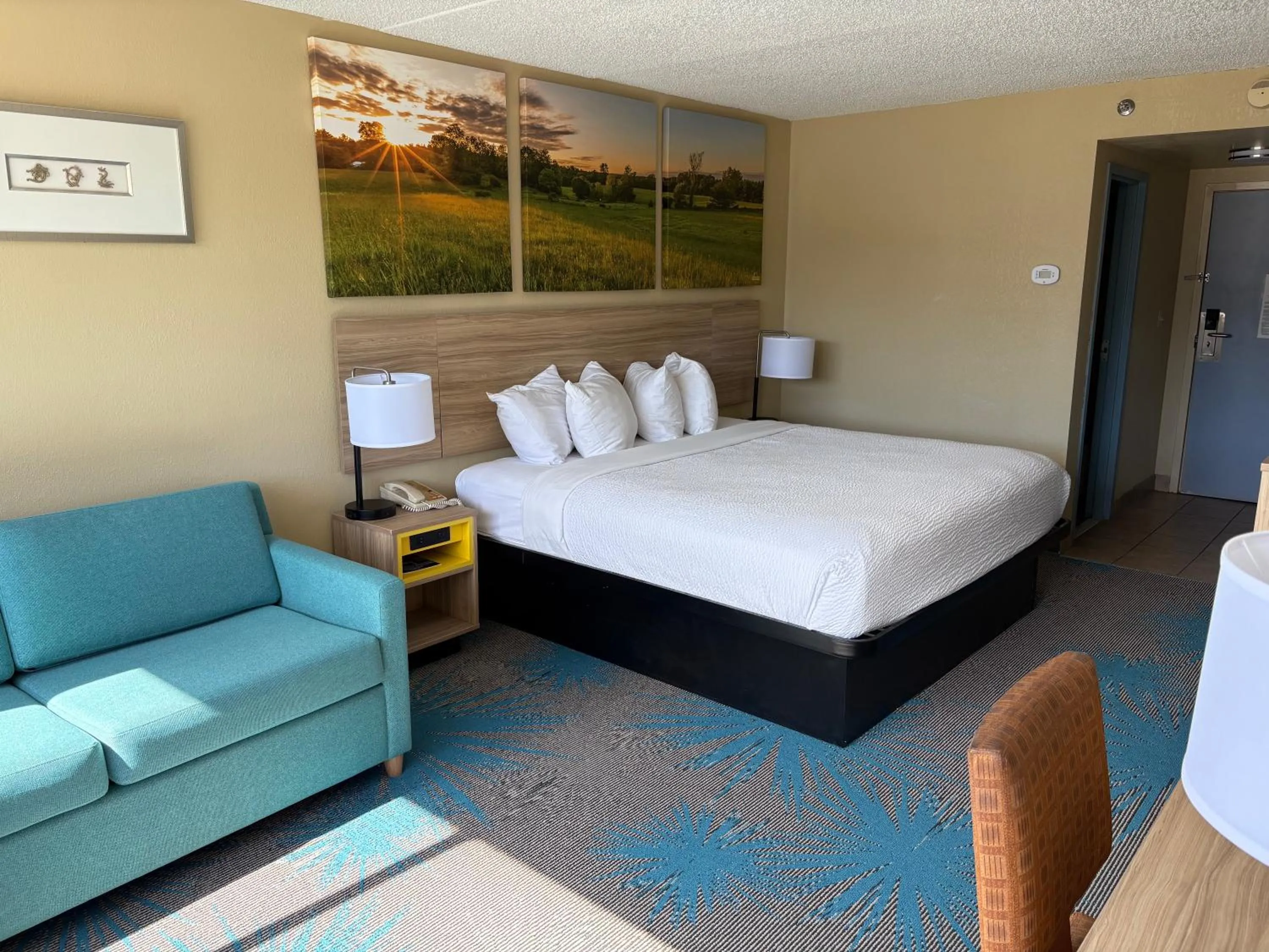 Bed in Days Inn by Wyndham Gettysburg