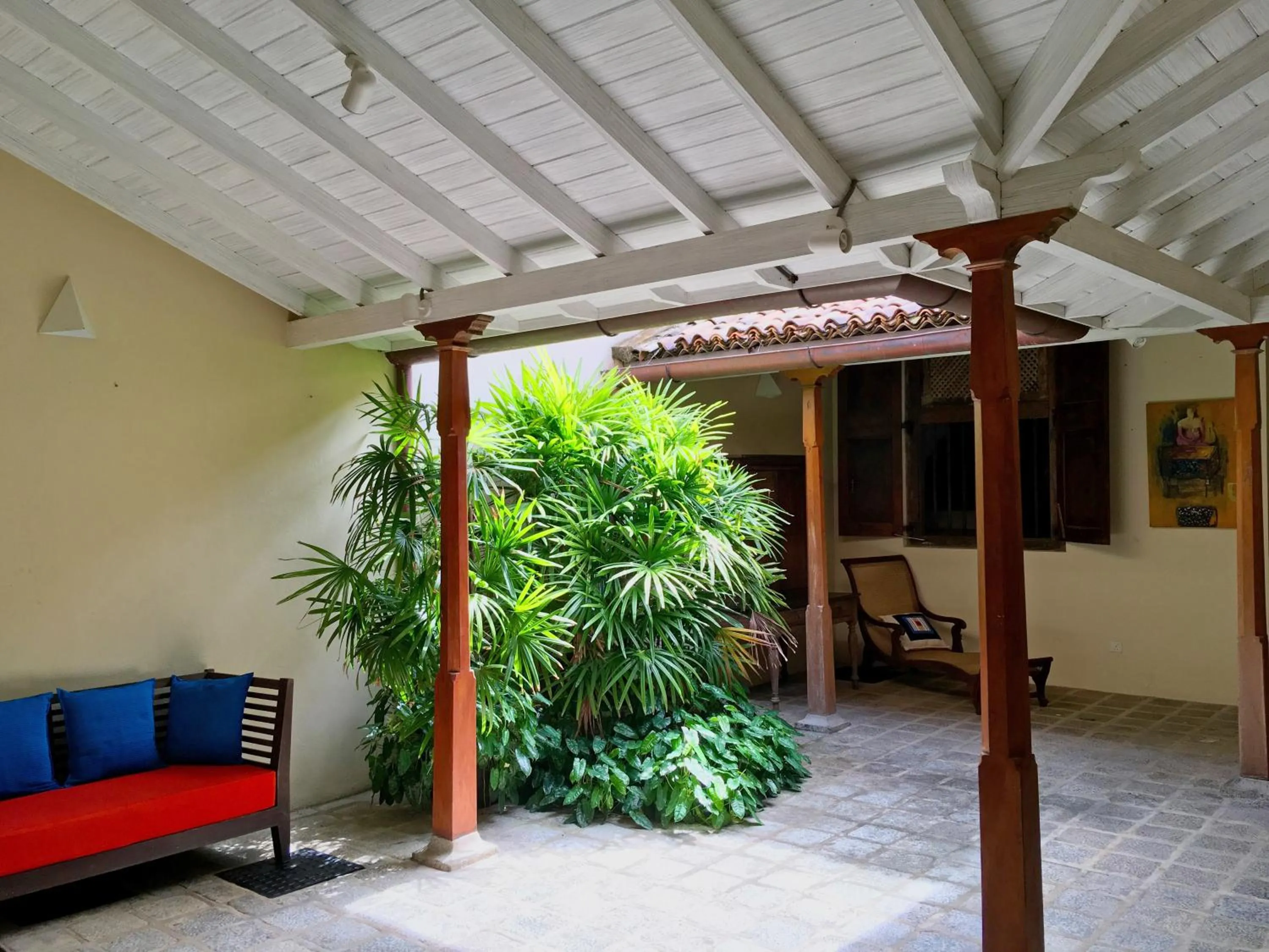 Inner courtyard view in 50 CHURCH STREET - GALLE FORT