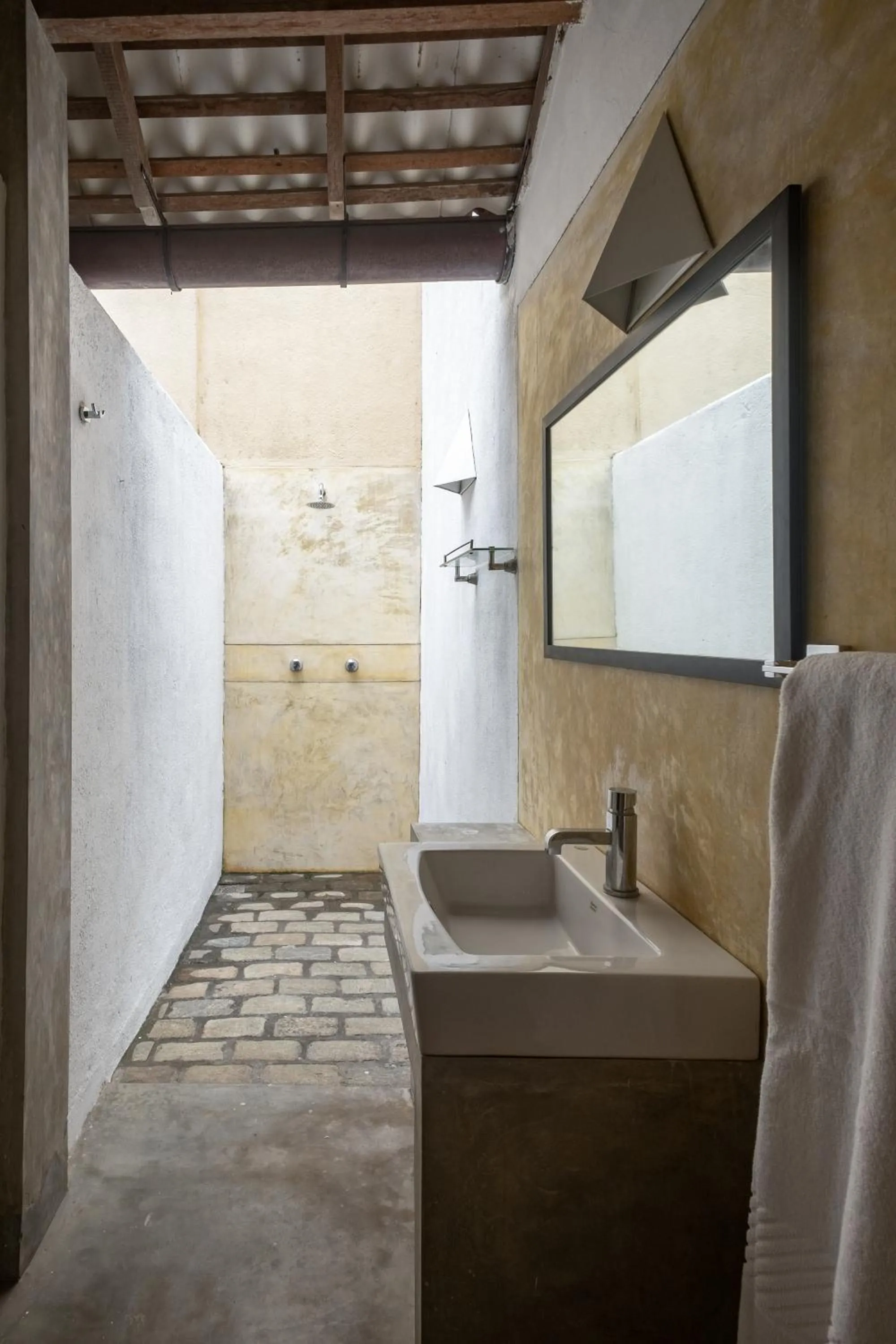 Shower in 50 CHURCH STREET - GALLE FORT