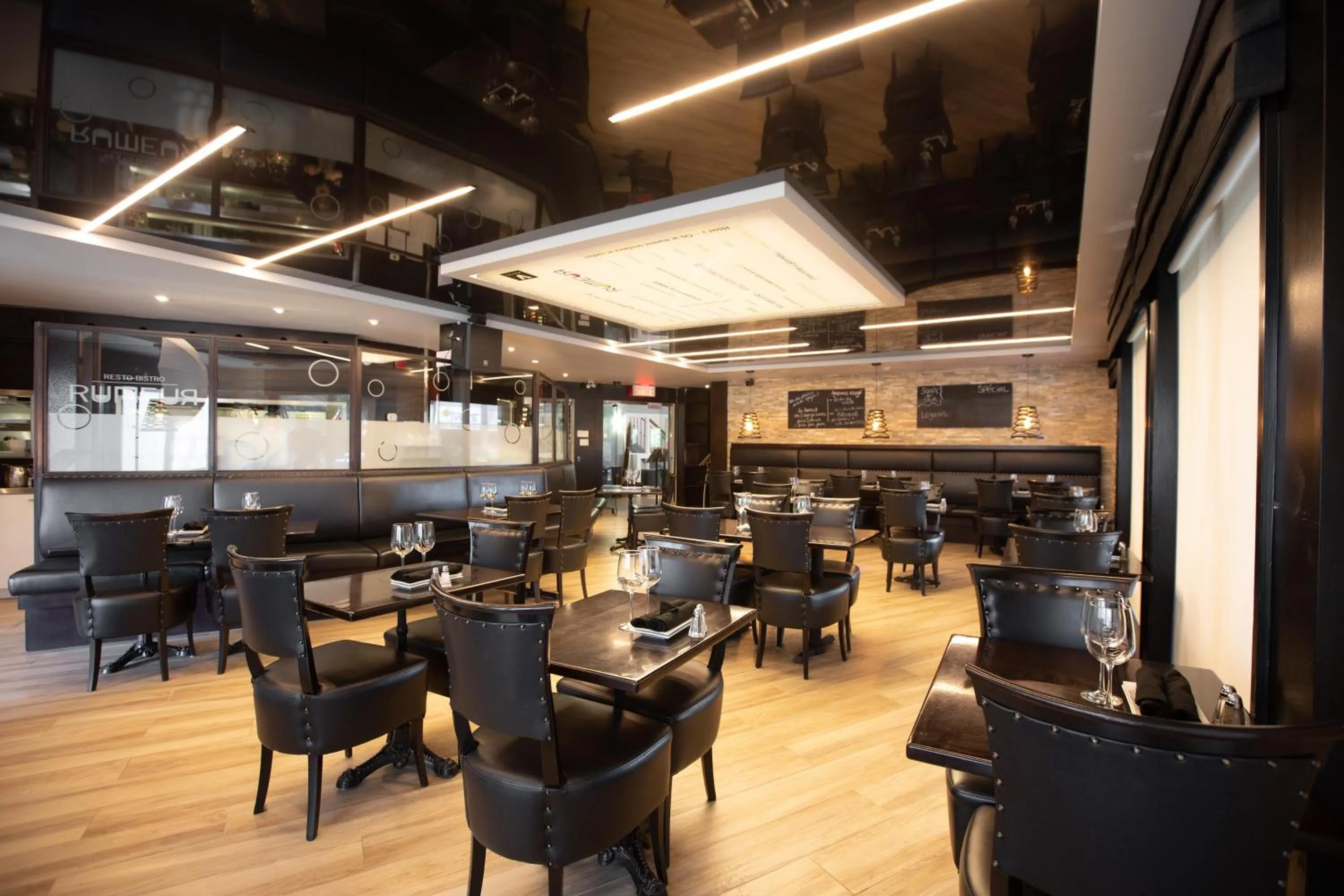 Restaurant/places to eat in Hotel V