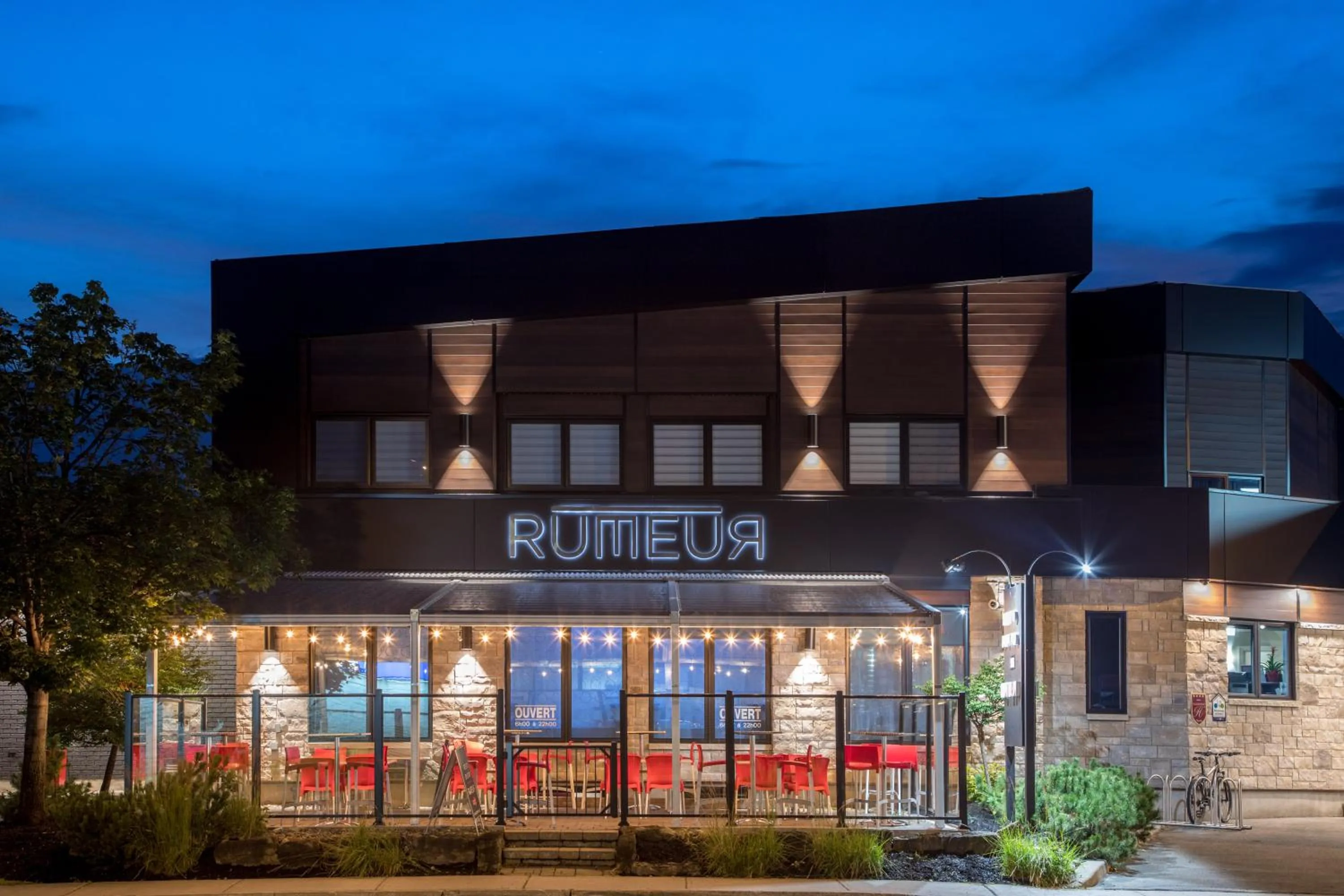 Restaurant/places to eat in Hotel V