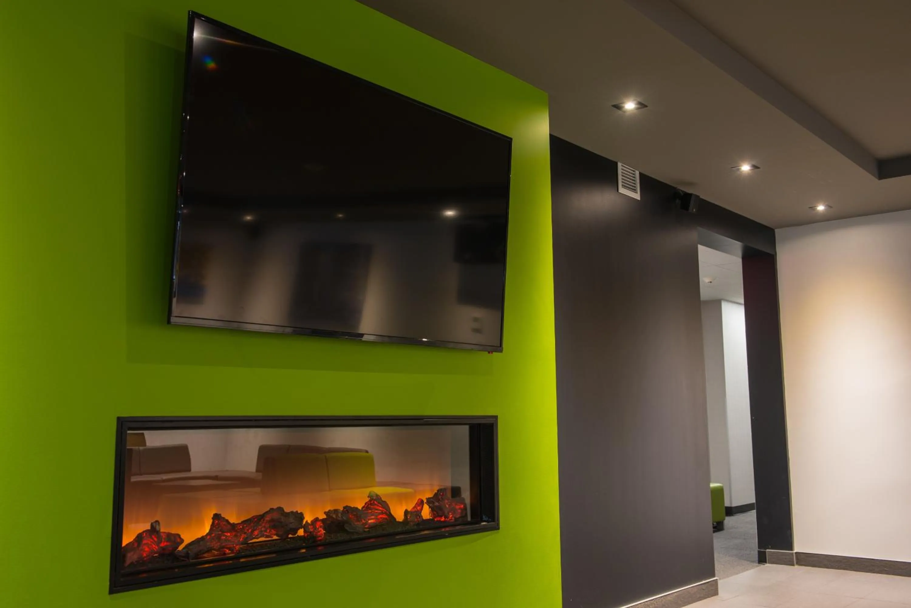 Communal lounge/ TV room in Hotel V