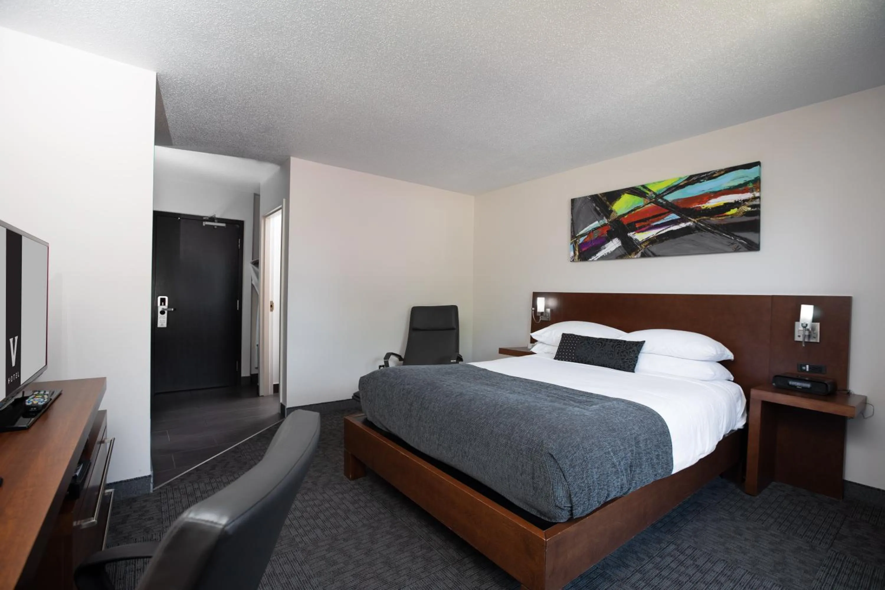 Photo of the whole room, Bed in Hotel V