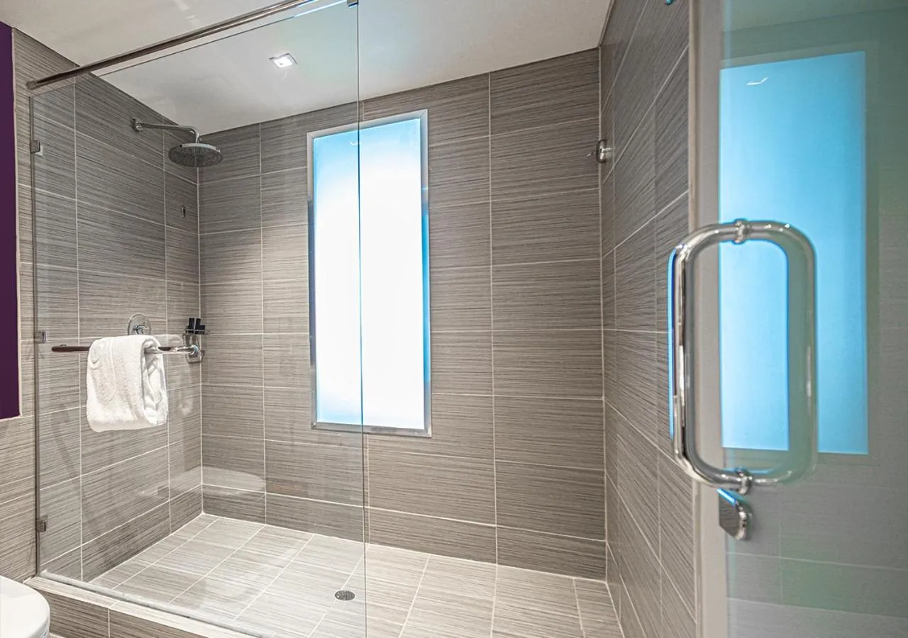 Shower in Megapolis Hotel Panama