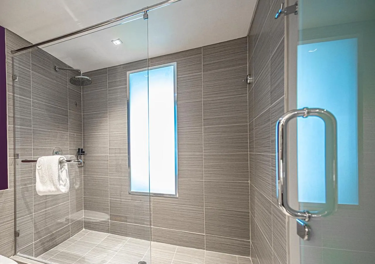 Shower in Megapolis Hotel Panama