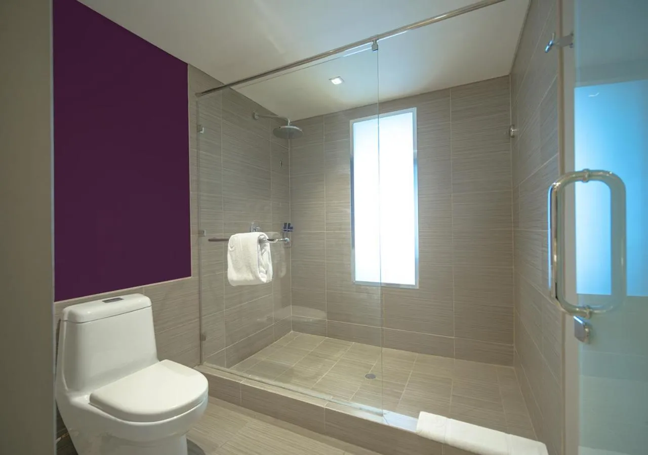 Shower in Megapolis Hotel Panama