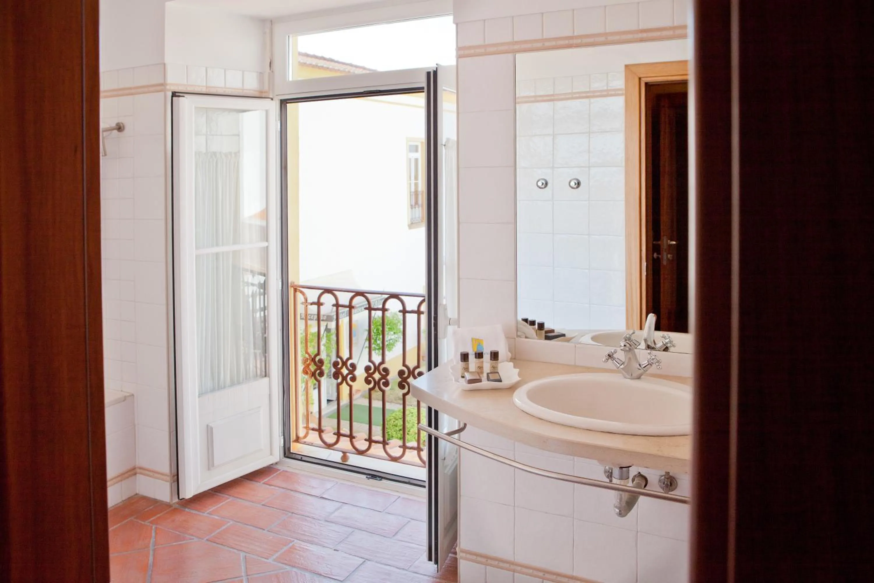 Toilet in Hotel Convento D'Alter by Asite Hotels