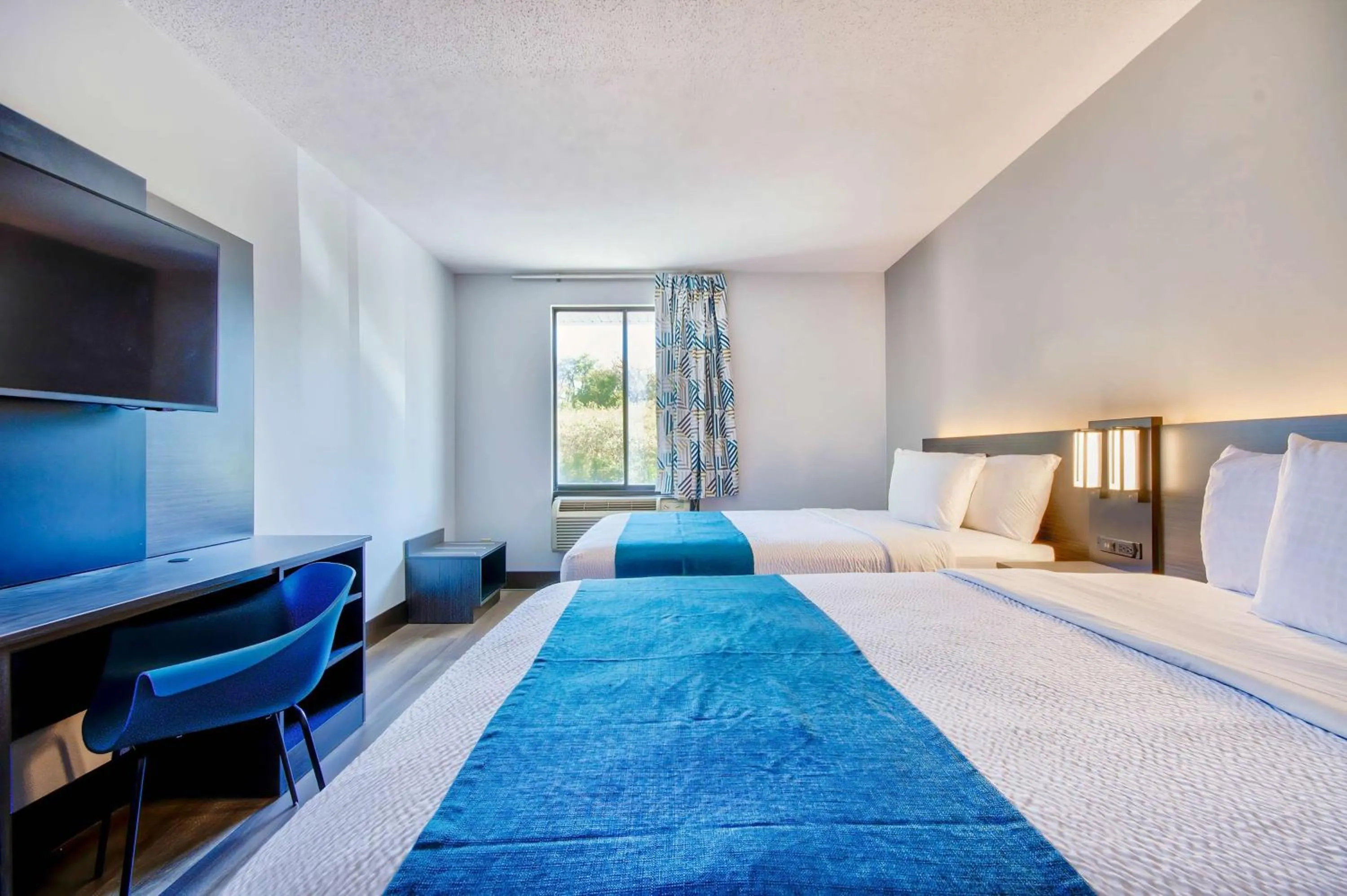 Bedroom, Bed in Motel 6 Jeffersonville, IN