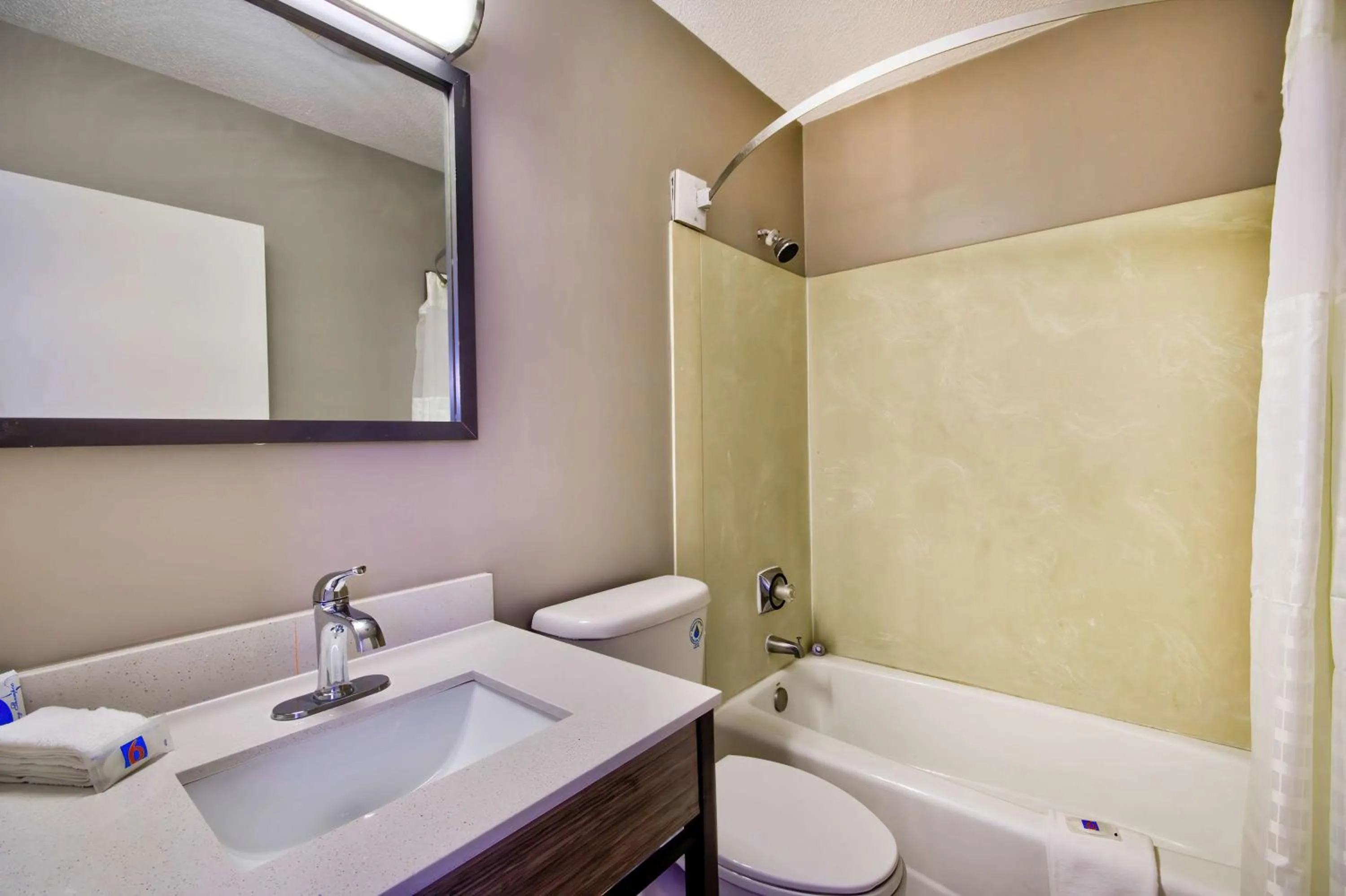 Bedroom in Motel 6 Jeffersonville, IN