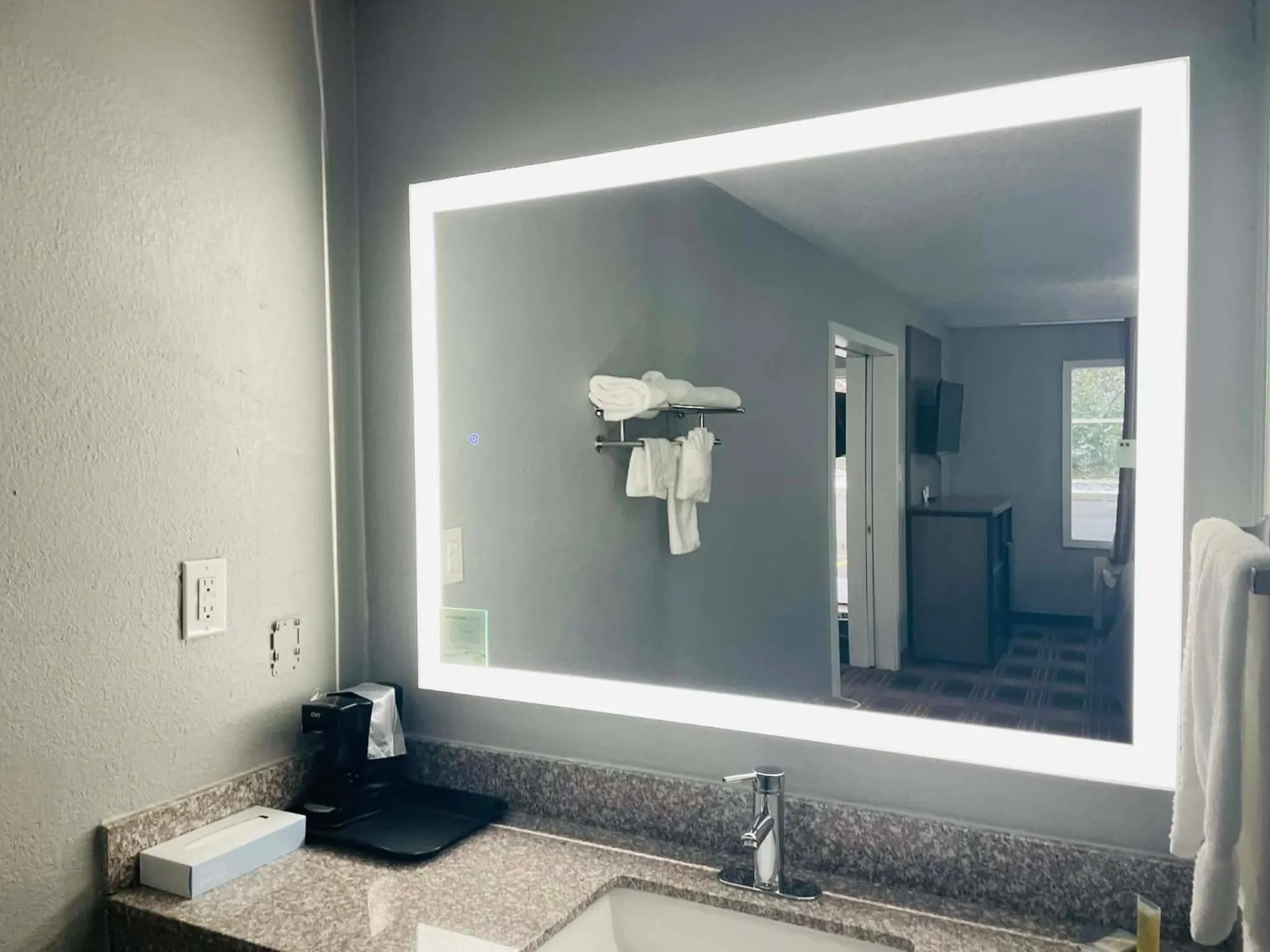 Travelodge by Wyndham Sellersburg