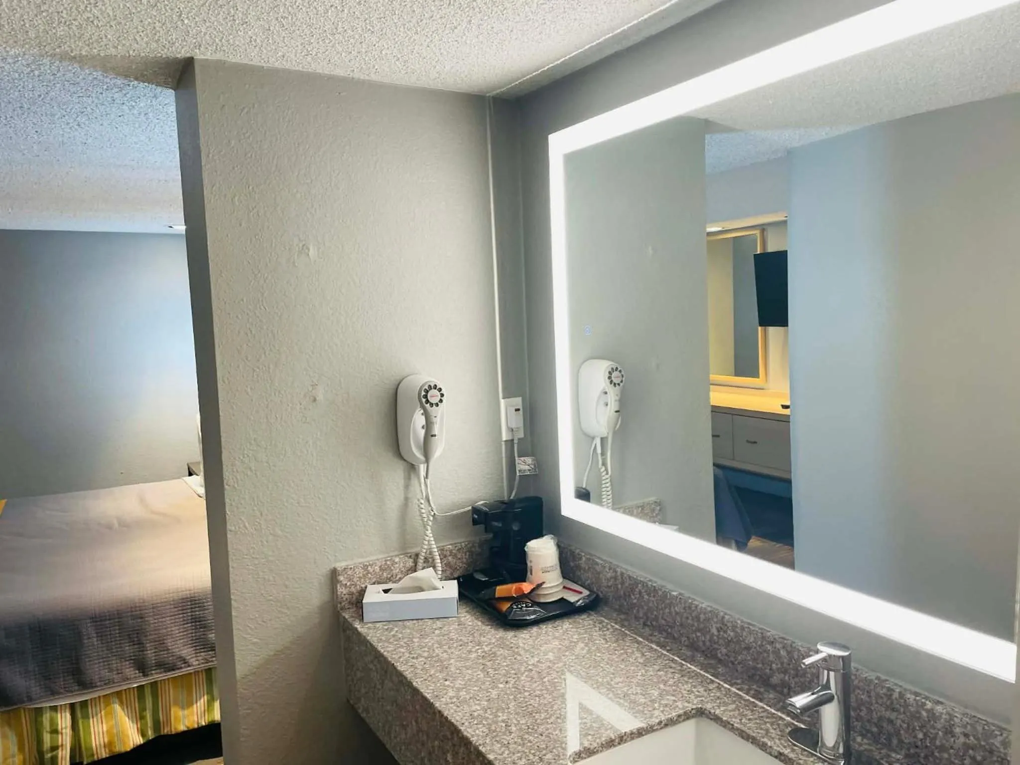 Travelodge by Wyndham Sellersburg