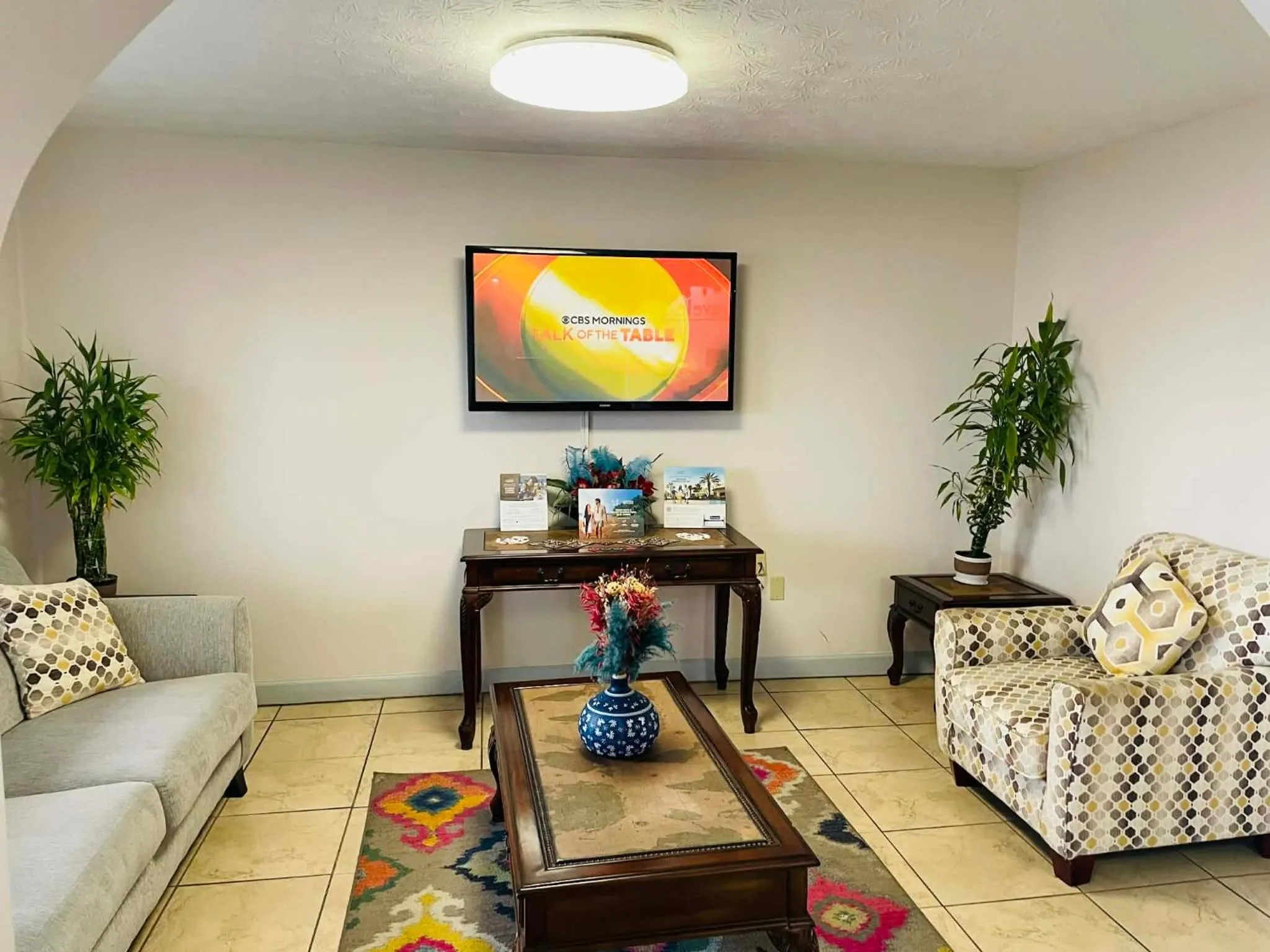 Seating area in Travelodge by Wyndham Sellersburg