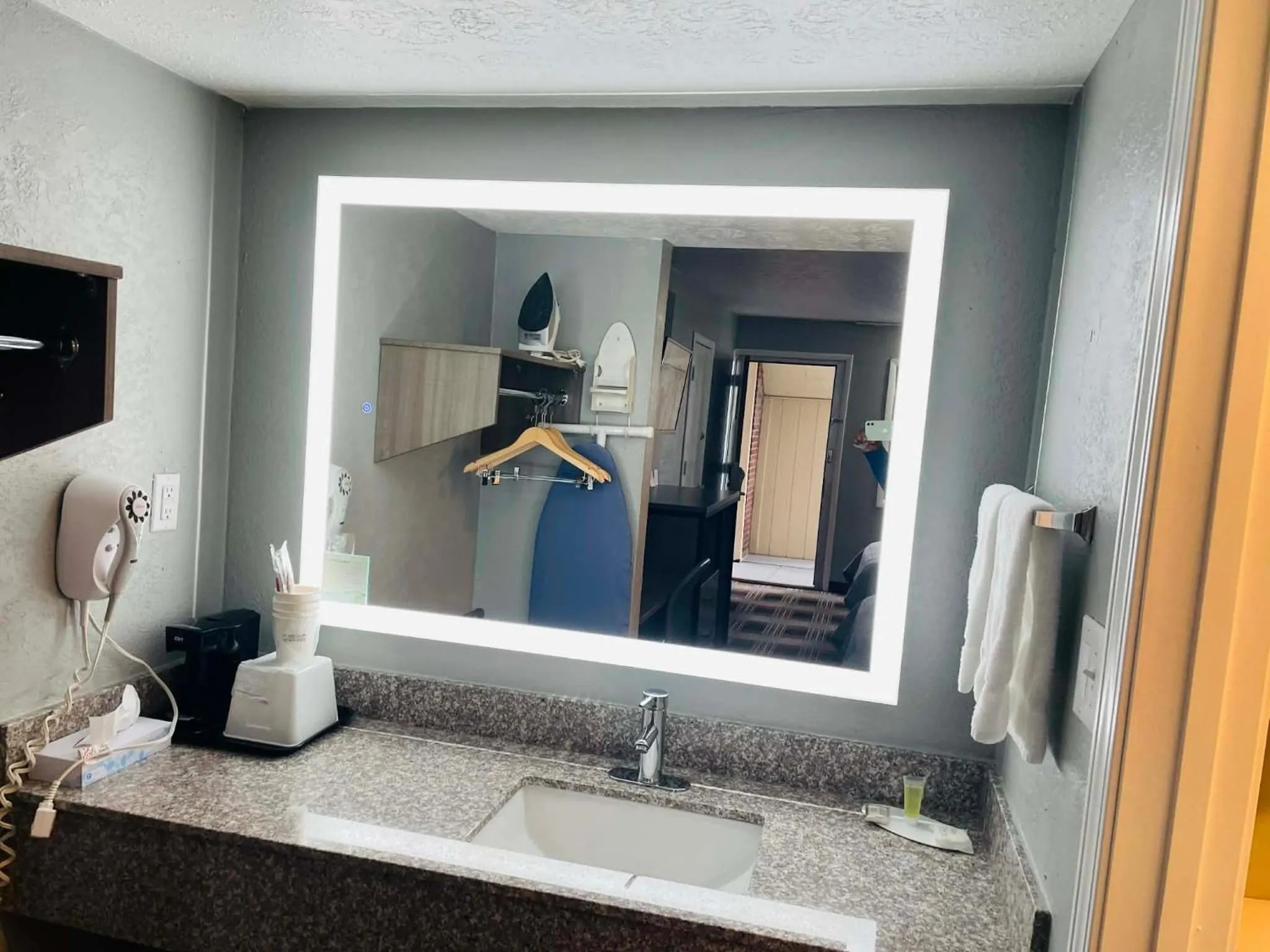 Travelodge by Wyndham Sellersburg