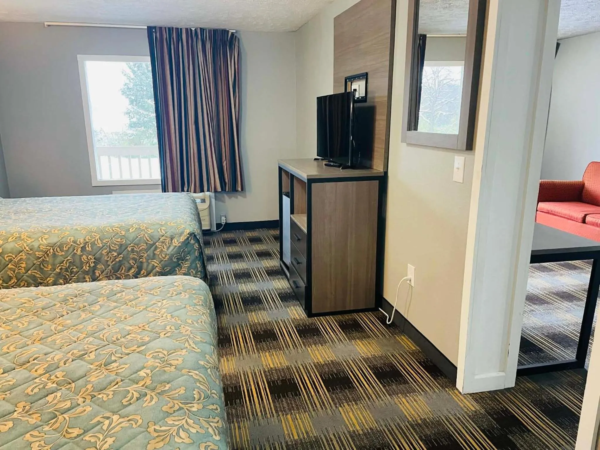 Bed in Travelodge by Wyndham Sellersburg