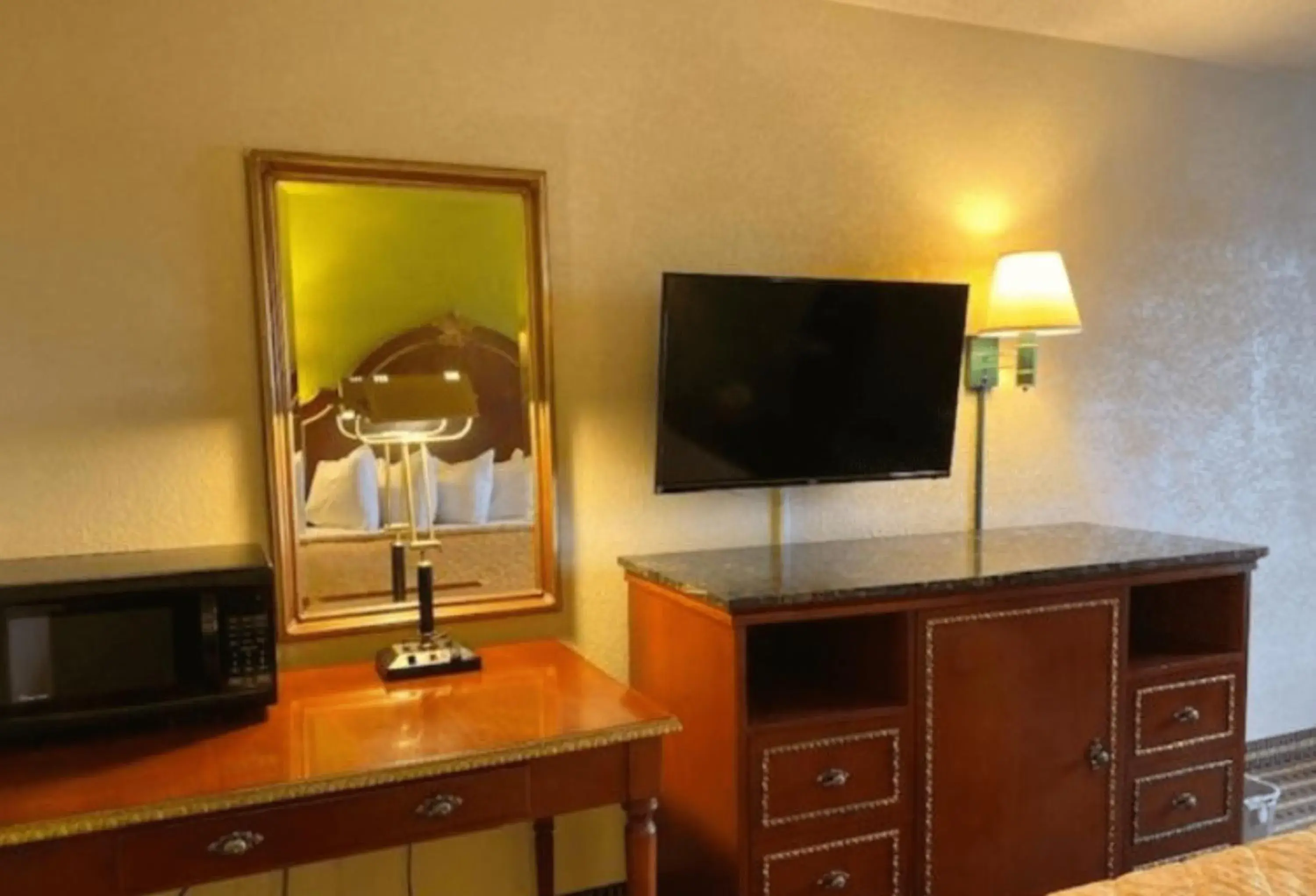 Executive Double Suite SD2 in Travelodge by Wyndham Sellersburg Executive Double Suite SD2 in Travelodge by Wyndham Sellersburg