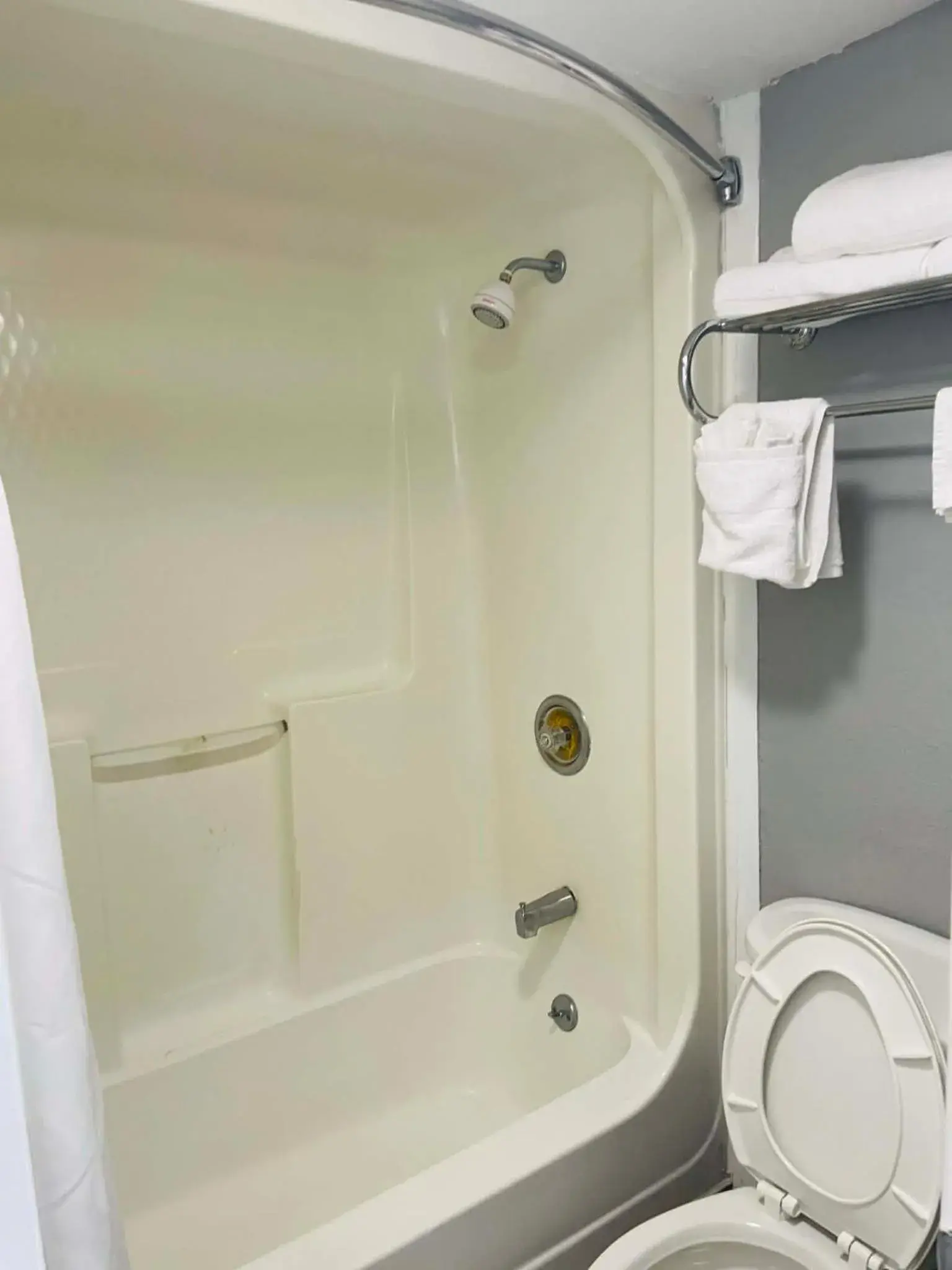 Standard King Room - Smoking in Travelodge by Wyndham Sellersburg Standard King Room - Smoking in Travelodge by Wyndham Sellersburg