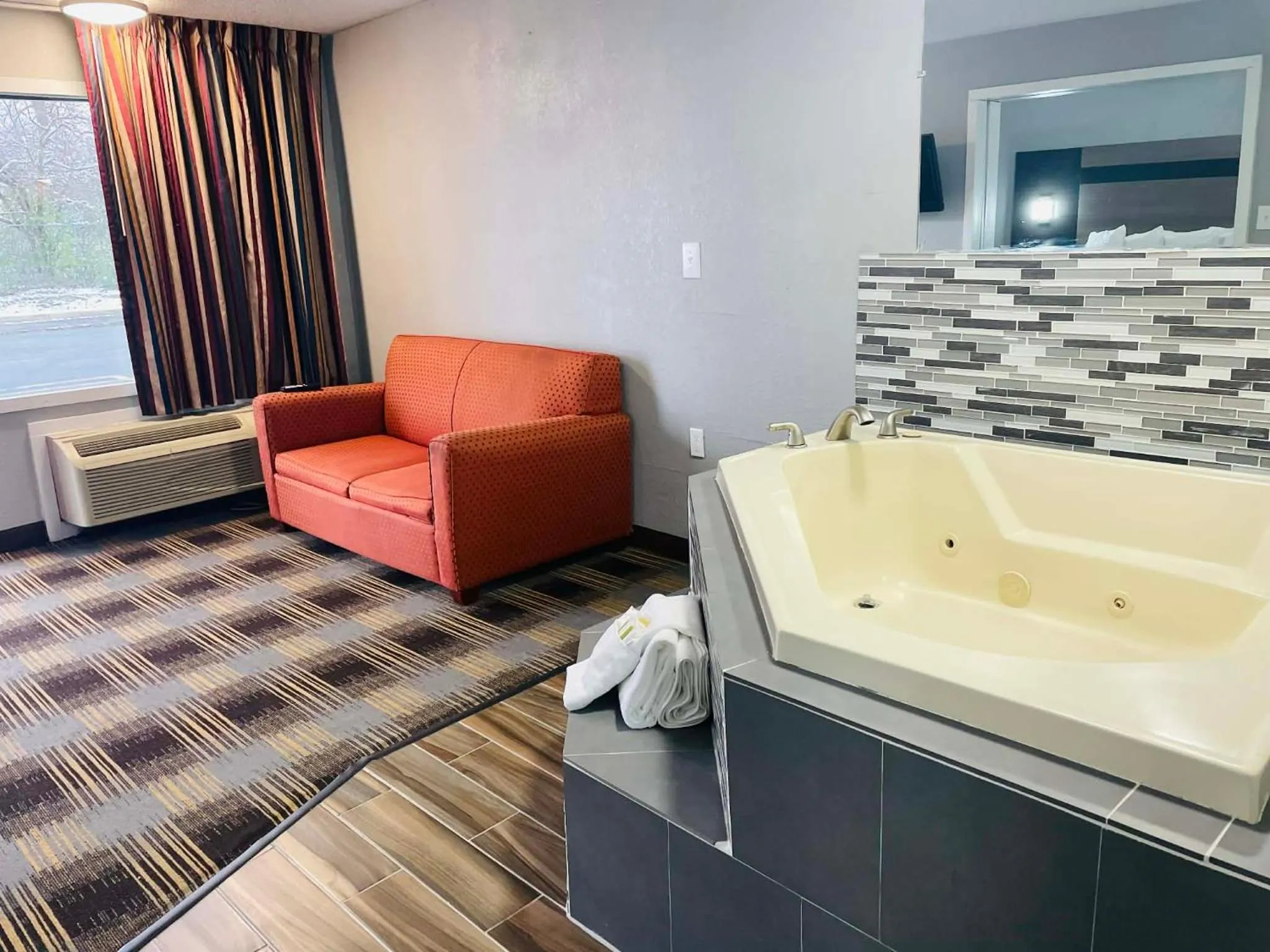 Travelodge by Wyndham Sellersburg