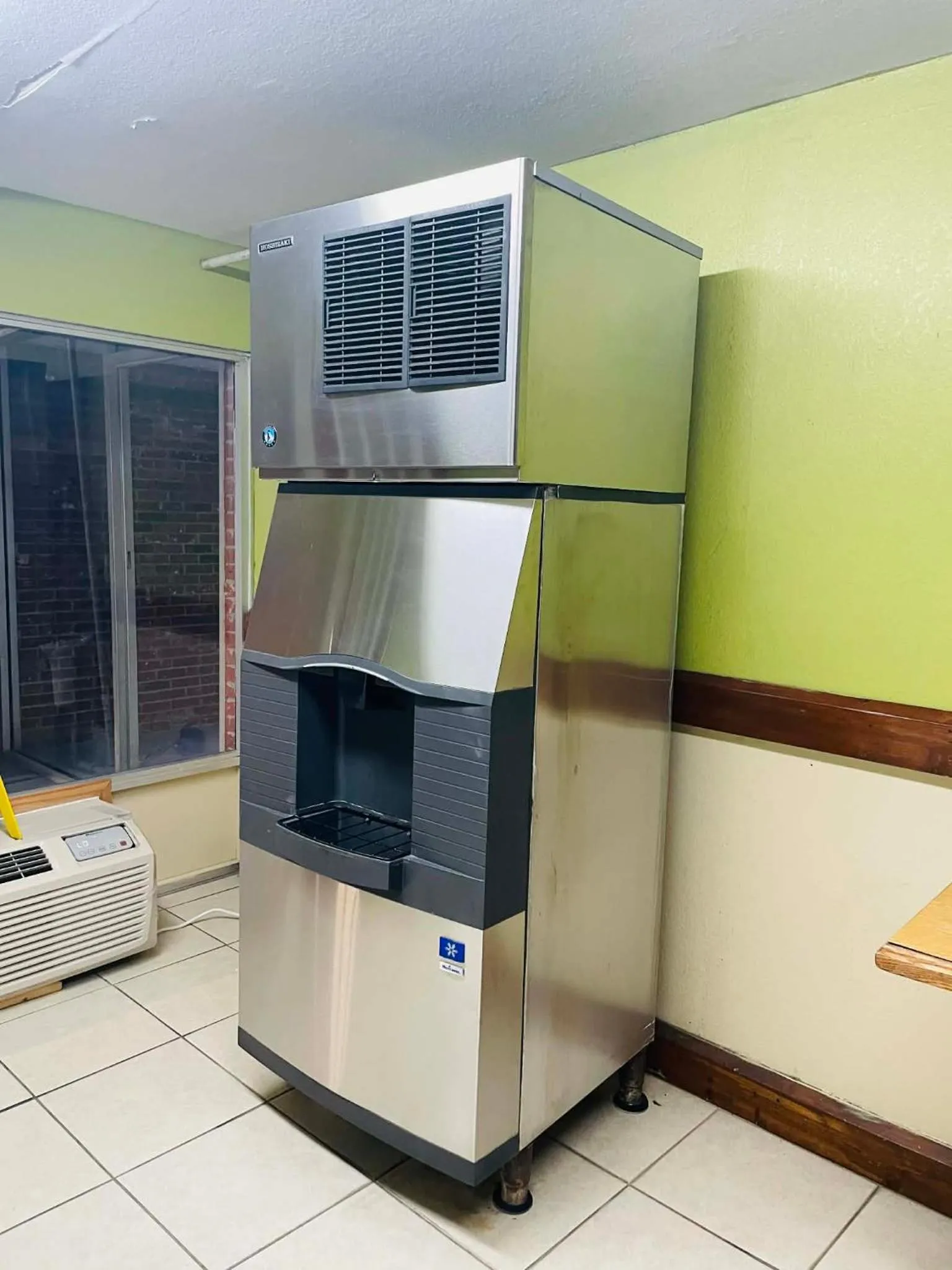 Travelodge by Wyndham Sellersburg