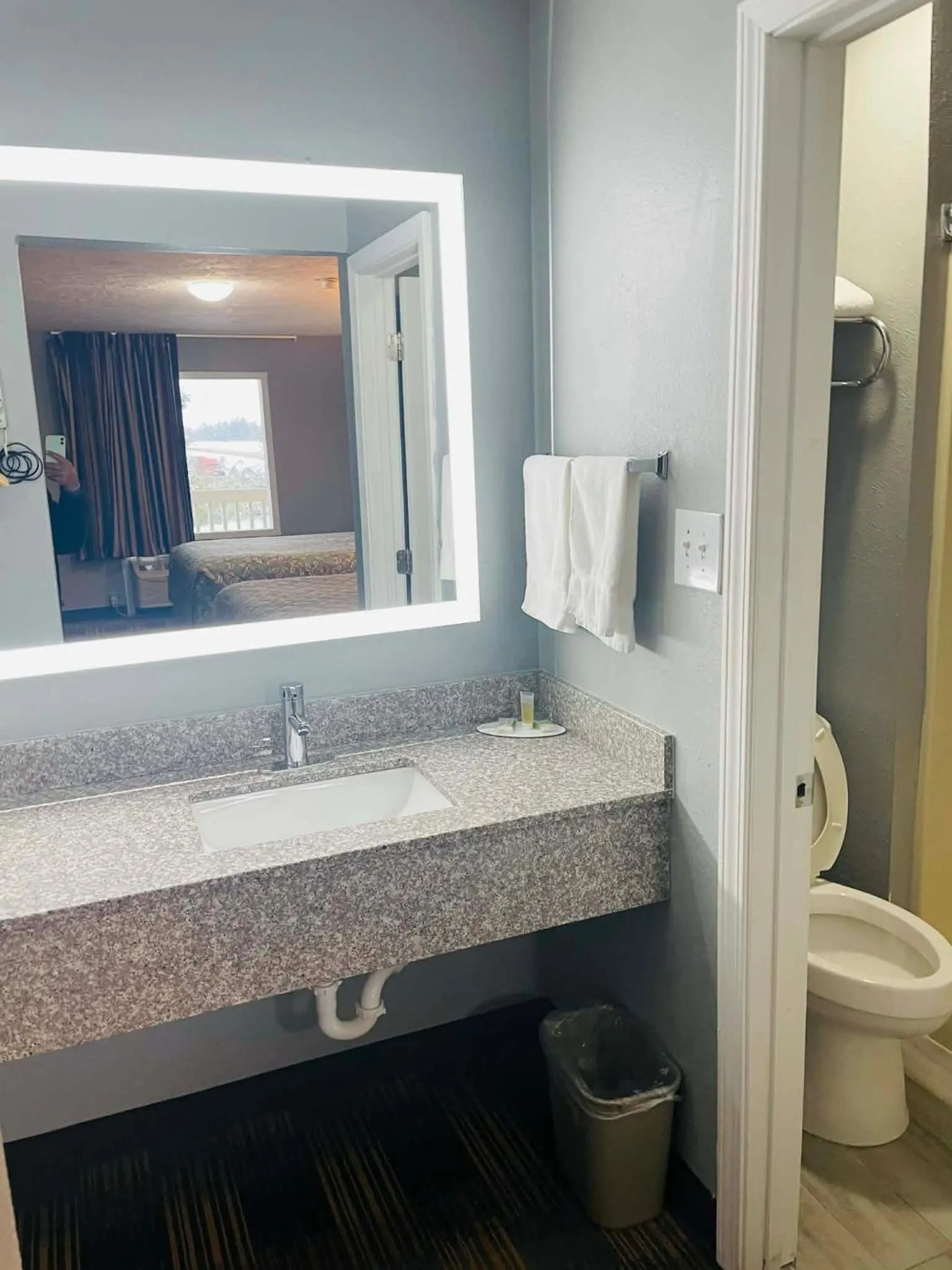 Travelodge by Wyndham Sellersburg