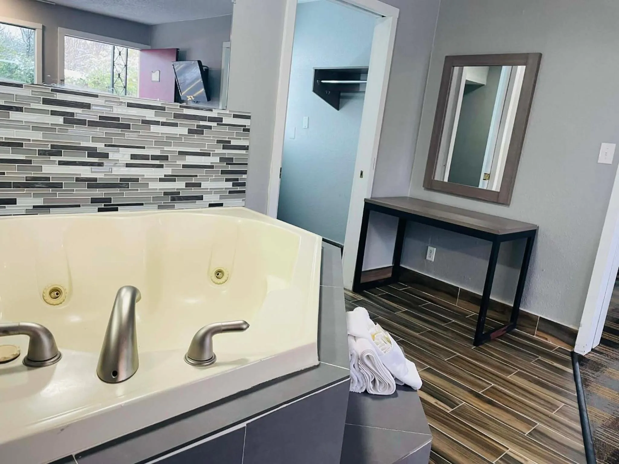 Travelodge by Wyndham Sellersburg