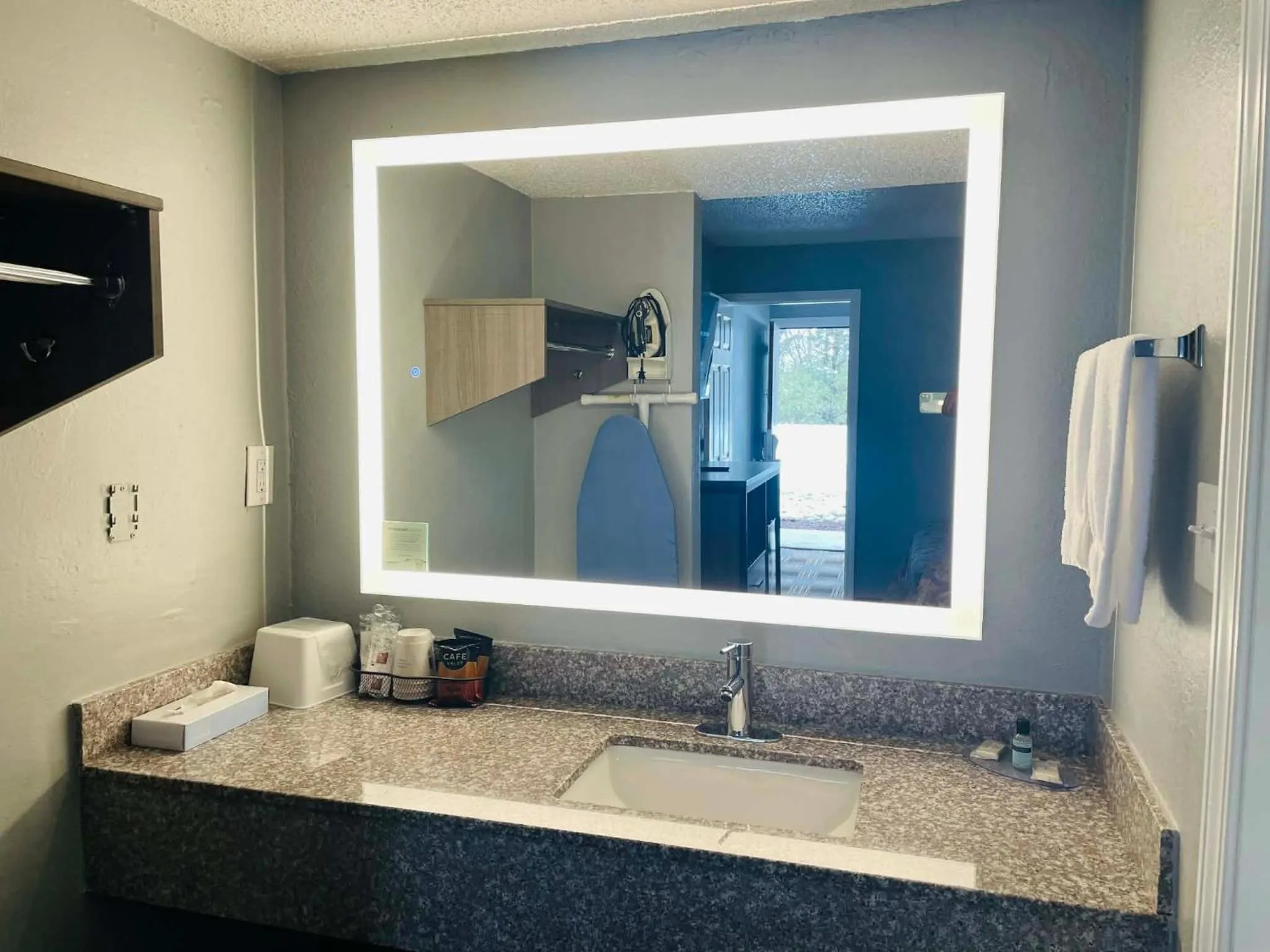 Travelodge by Wyndham Sellersburg