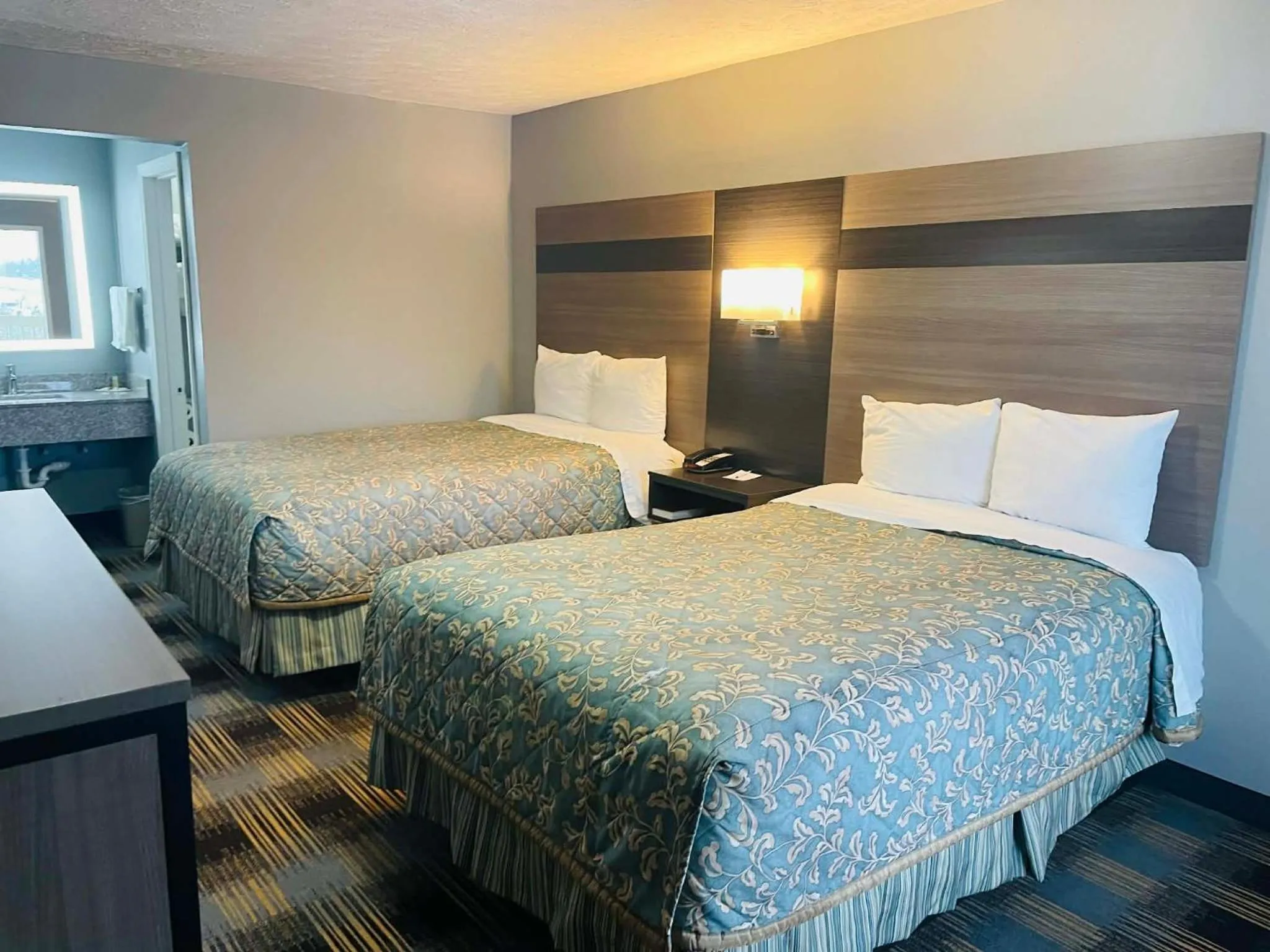 Bed in Travelodge by Wyndham Sellersburg