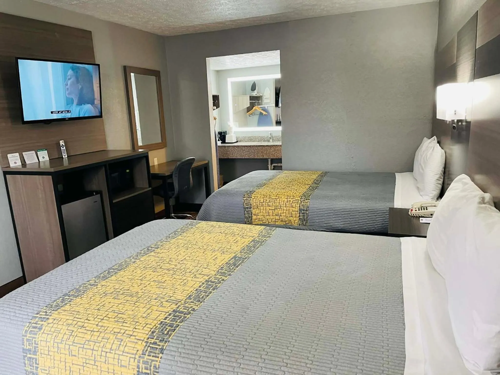 Bed in Travelodge by Wyndham Sellersburg