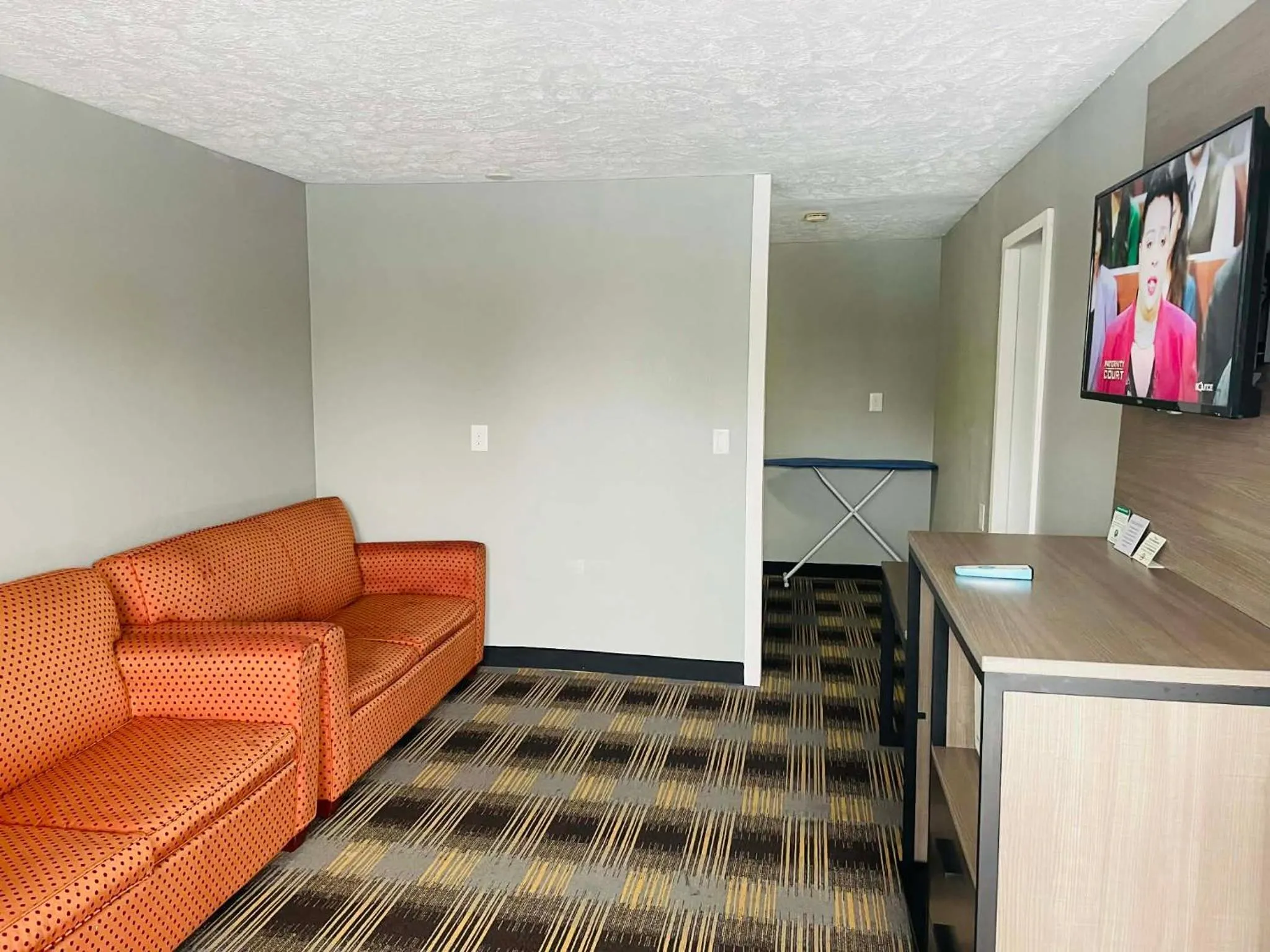 Travelodge by Wyndham Sellersburg