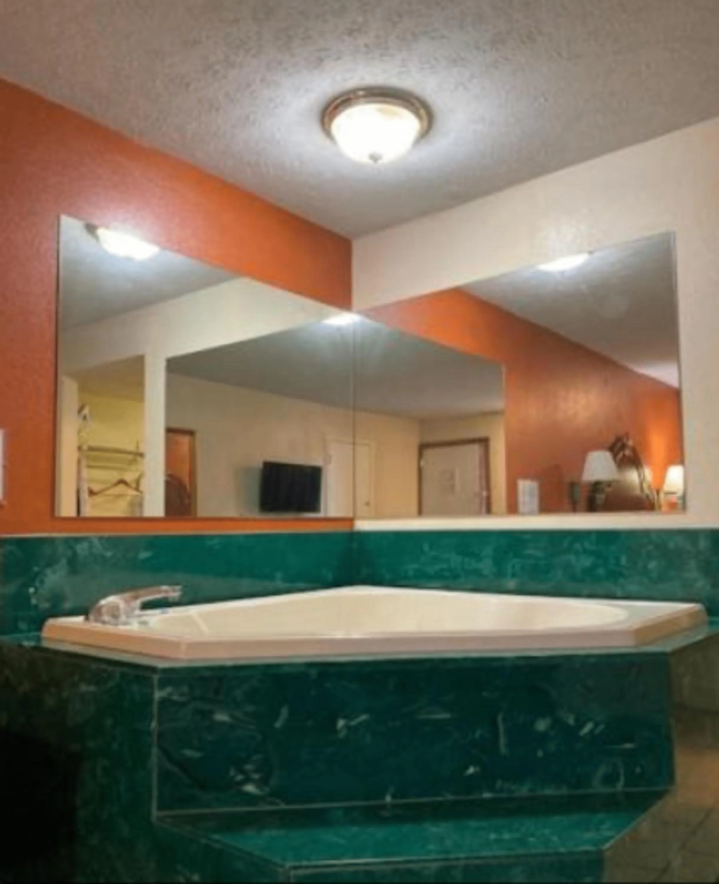 Deluxe King Suite - Non-Smoking in Travelodge by Wyndham Sellersburg