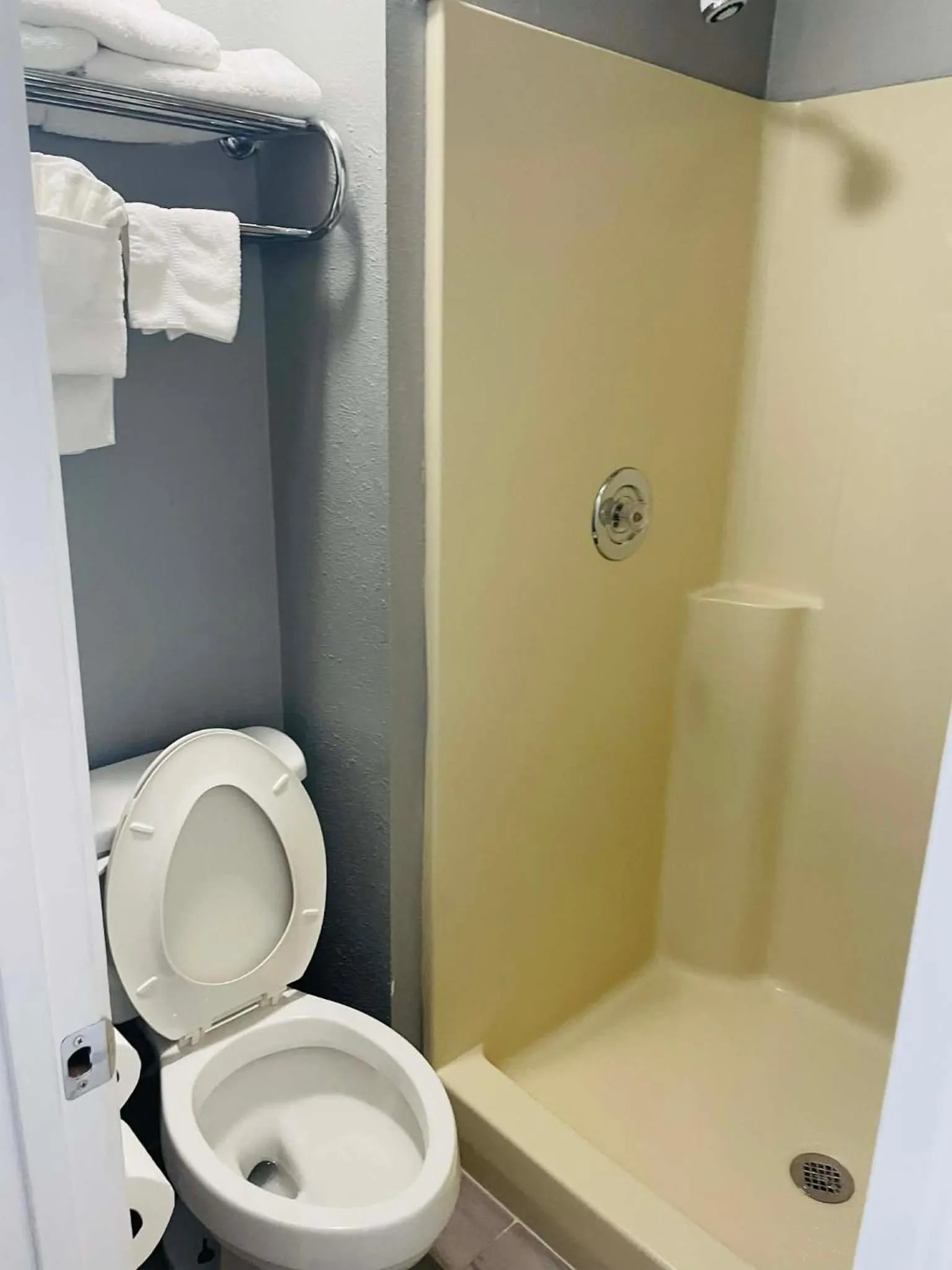 Travelodge by Wyndham Sellersburg