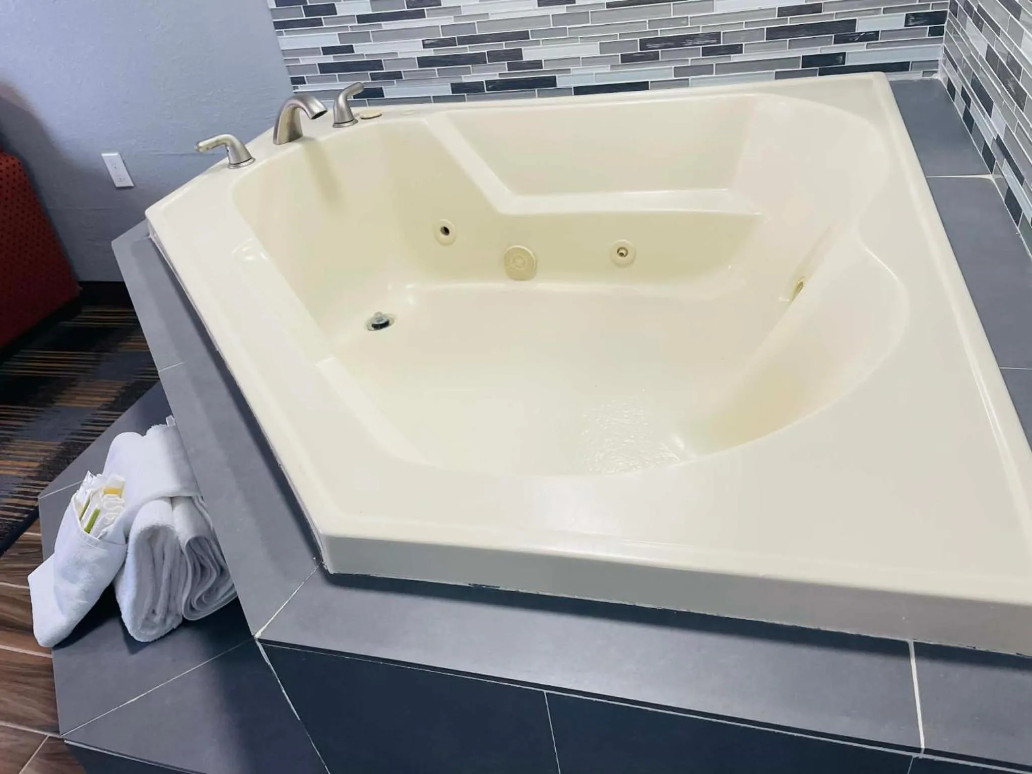 Travelodge by Wyndham Sellersburg