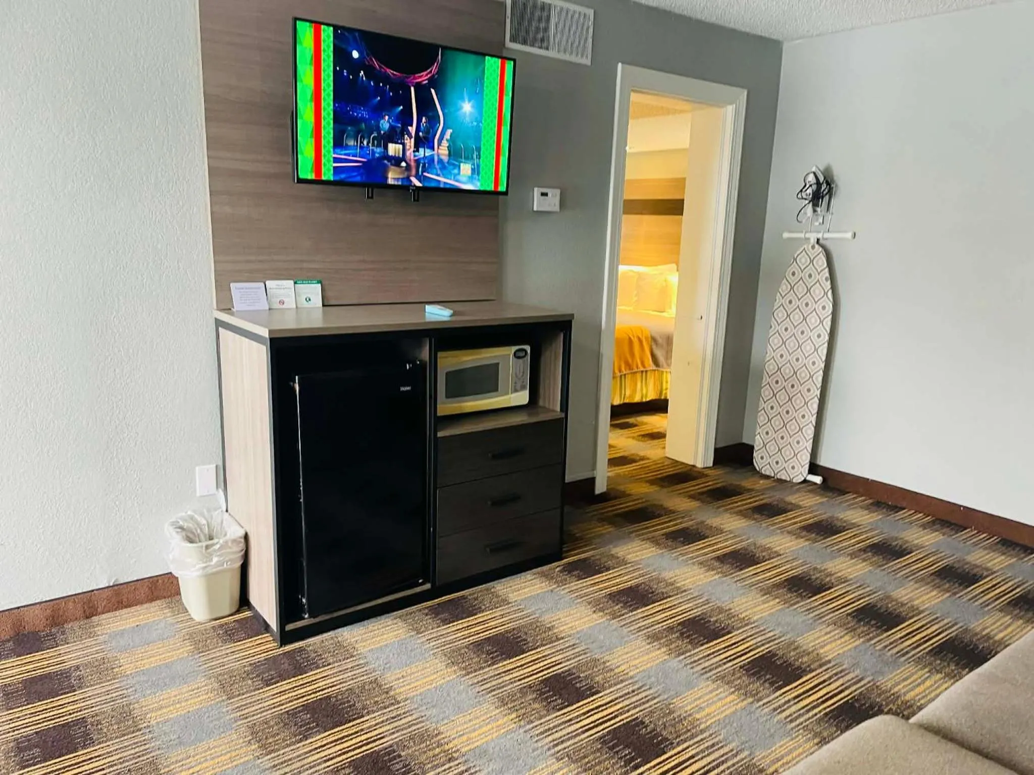 Travelodge by Wyndham Sellersburg