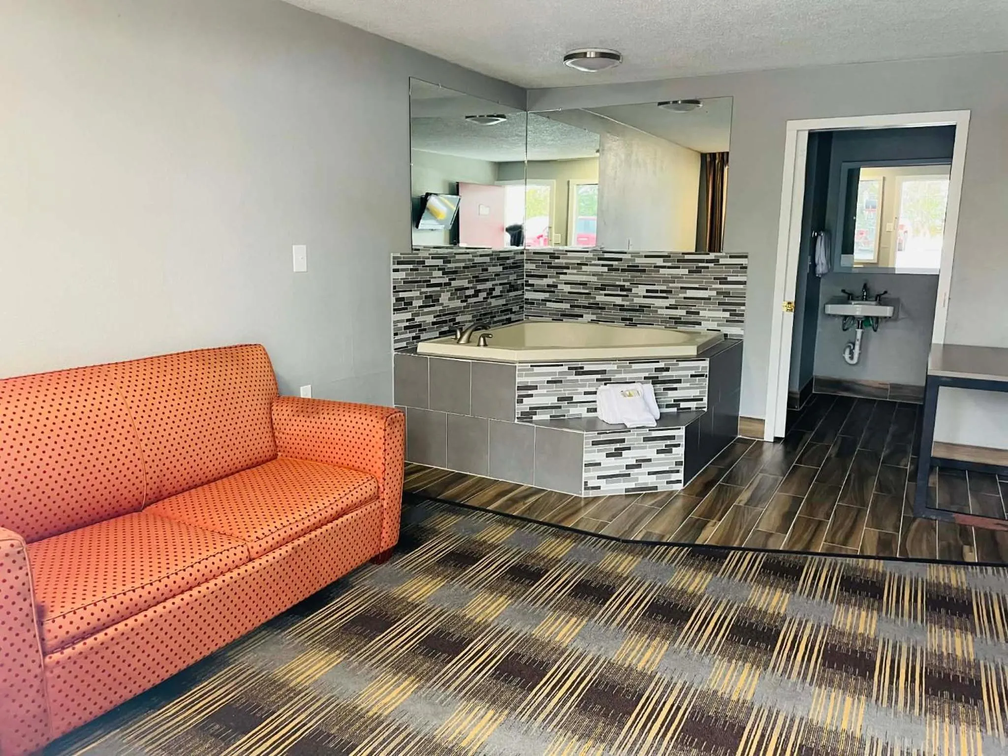 Travelodge by Wyndham Sellersburg