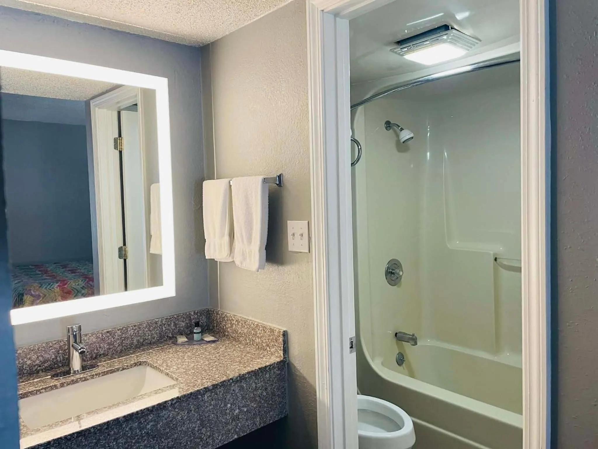 Travelodge by Wyndham Sellersburg