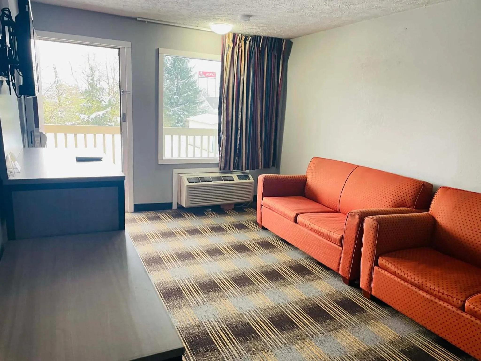 Travelodge by Wyndham Sellersburg