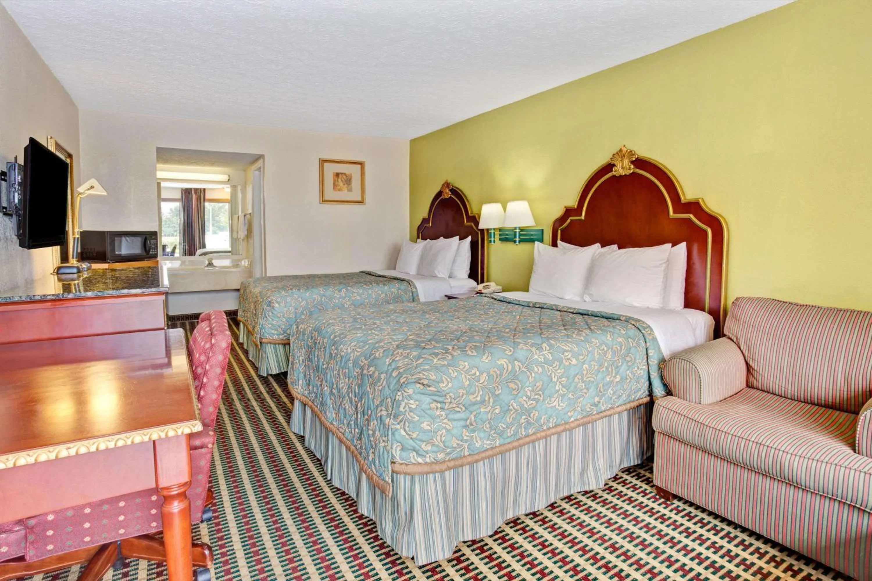 Double Room with Two Double Beds - Smoking in Travelodge by Wyndham Sellersburg