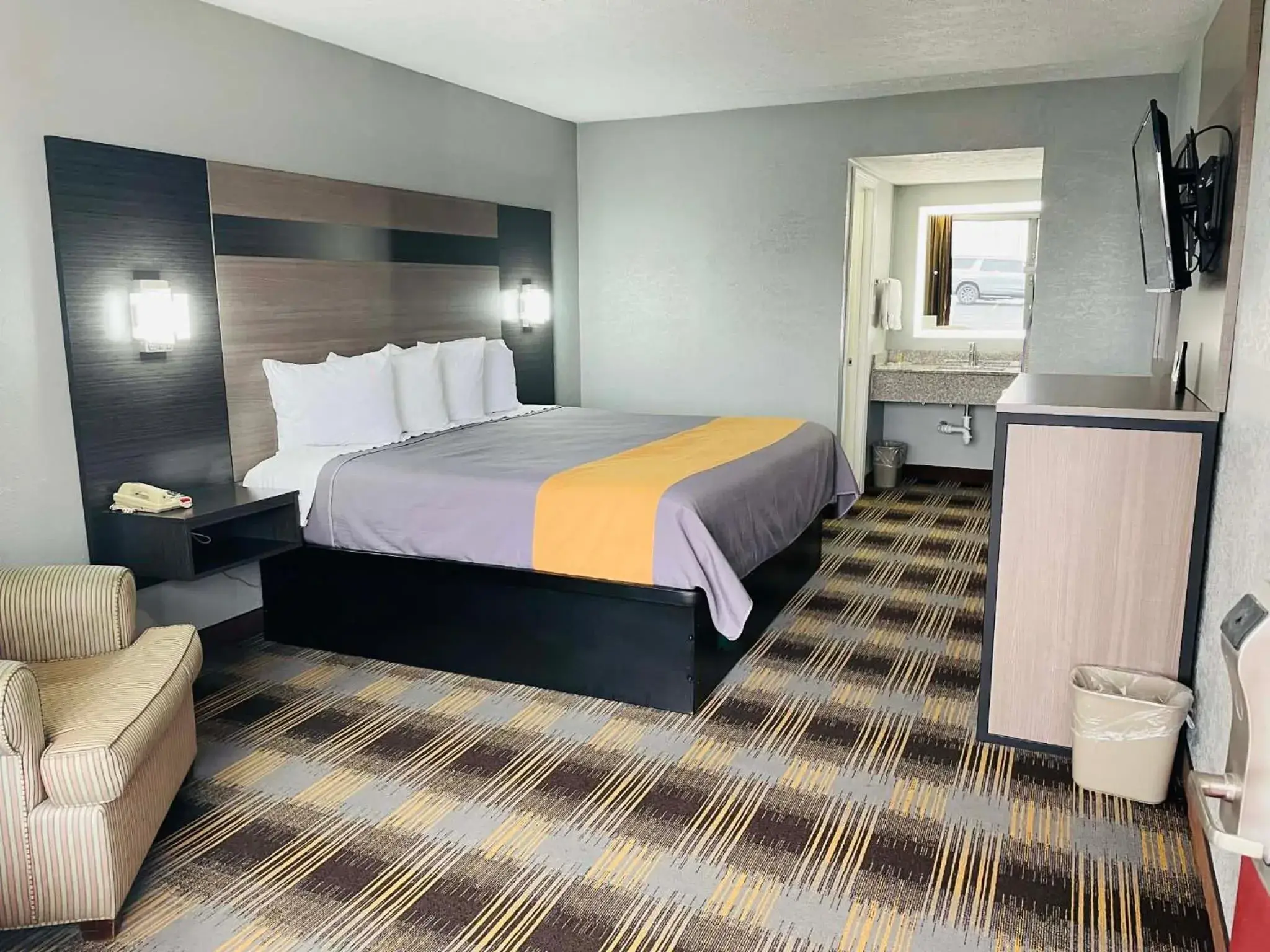 Deluxe King Suite - Non-Smoking in Travelodge by Wyndham Sellersburg Deluxe King Suite - Non-Smoking in Travelodge by Wyndham Sellersburg