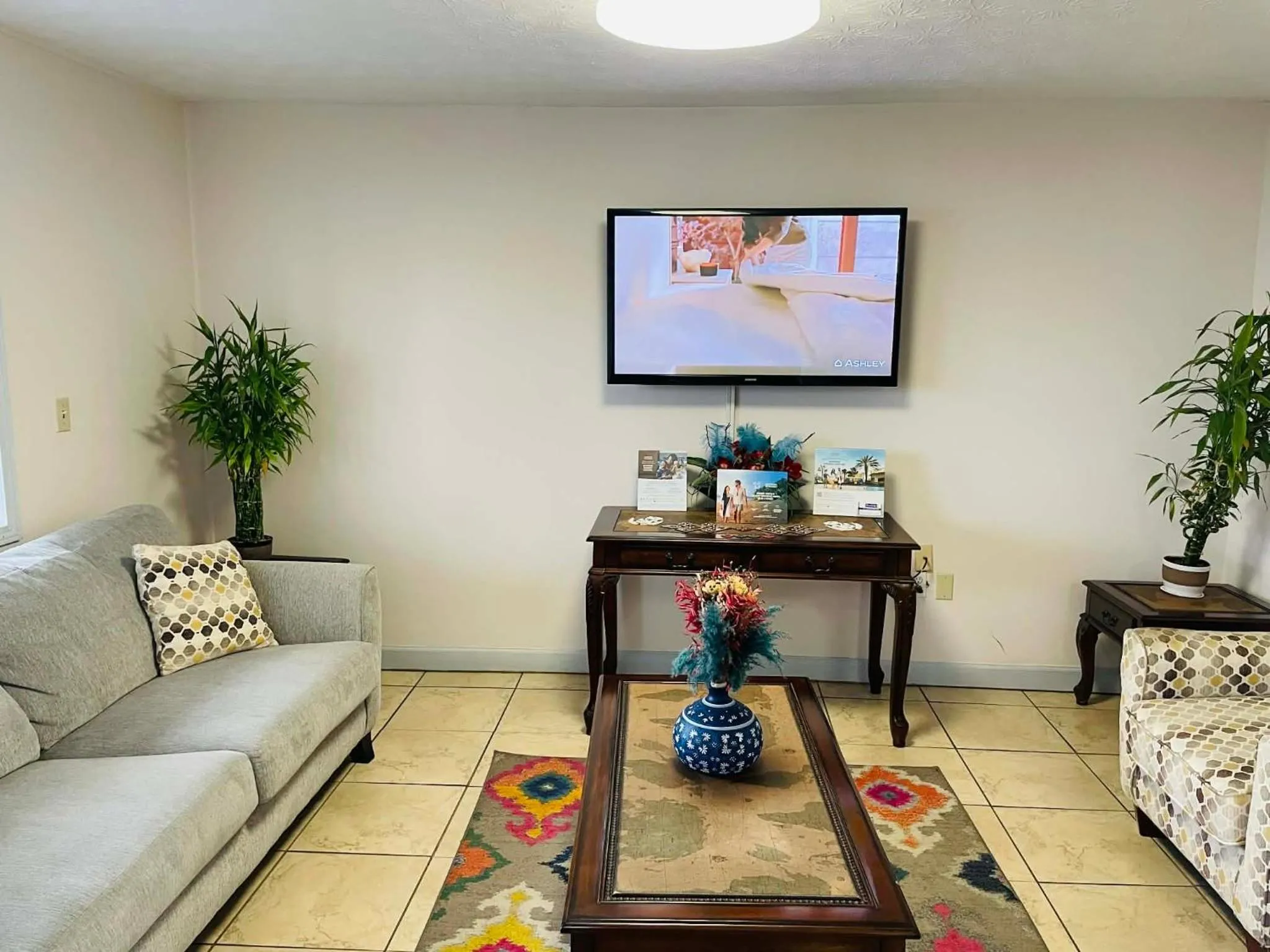 Seating area in Travelodge by Wyndham Sellersburg