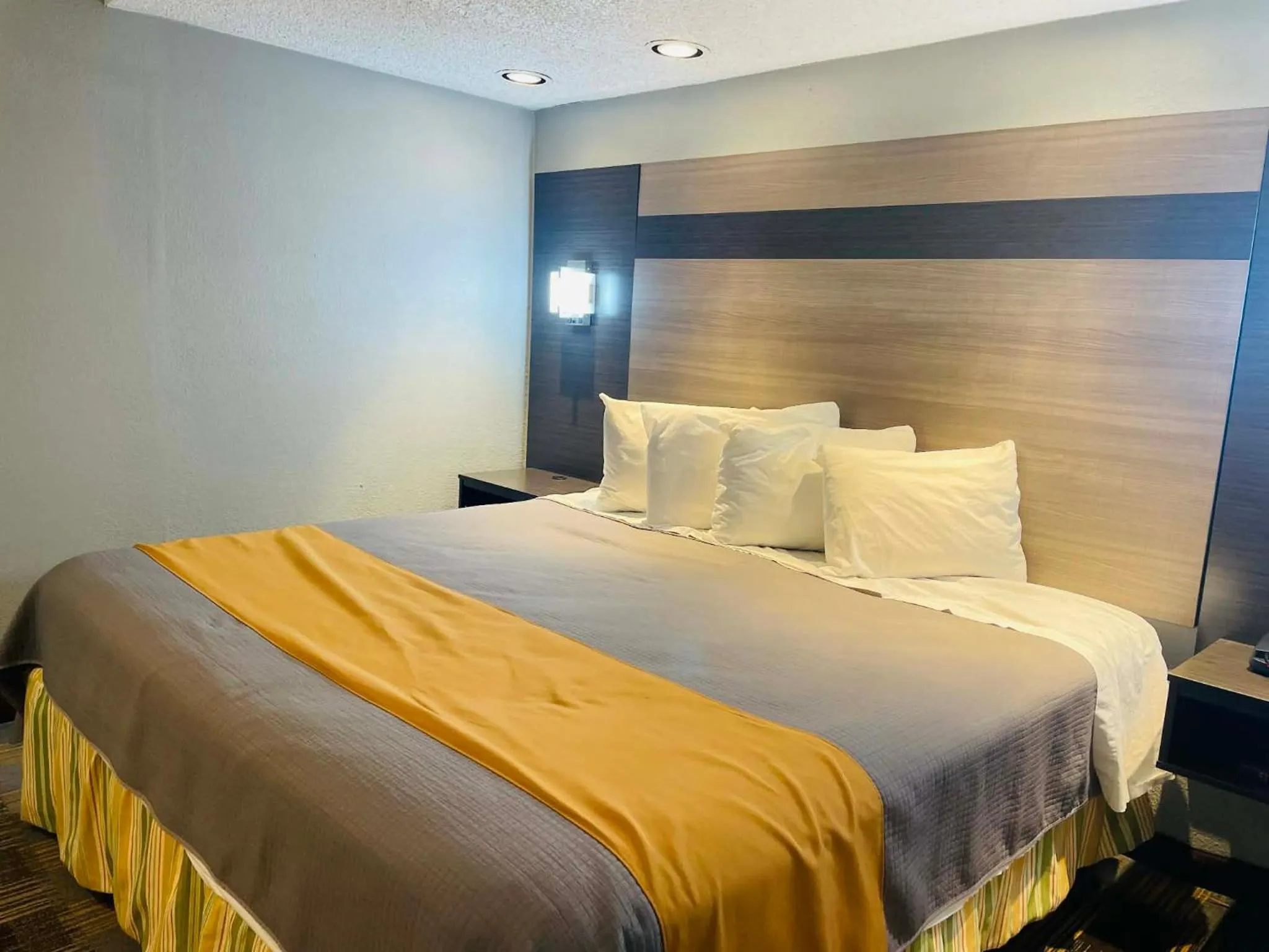 Bed in Travelodge by Wyndham Sellersburg