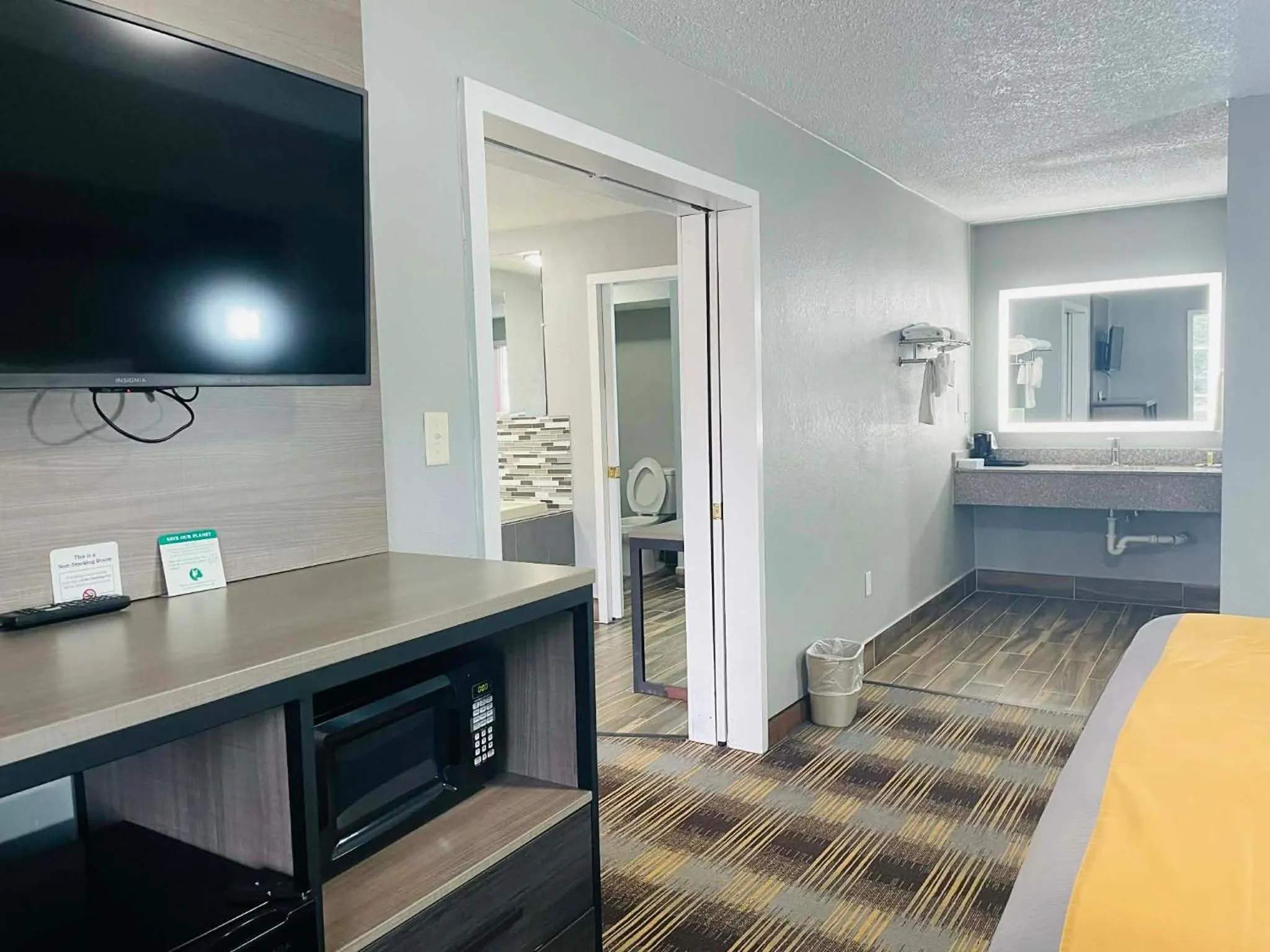 Bed in Travelodge by Wyndham Sellersburg