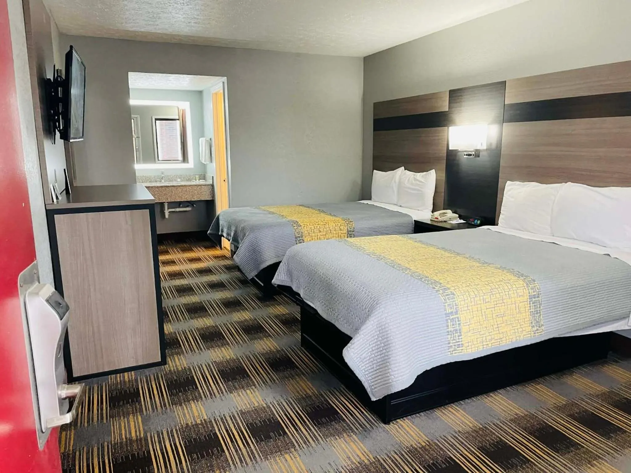 Bed in Travelodge by Wyndham Sellersburg