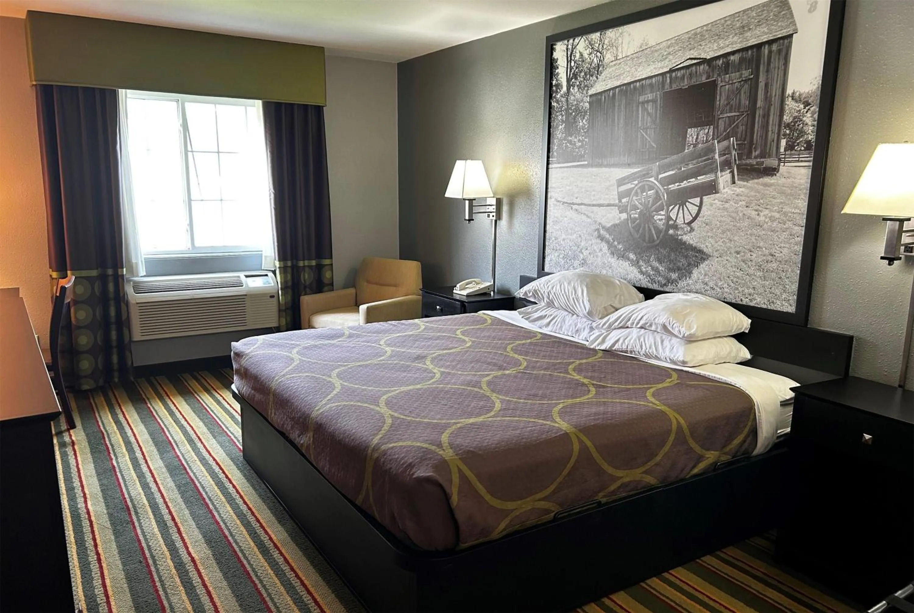 Photo of the whole room, Bed in Super 8 by Wyndham Mound City