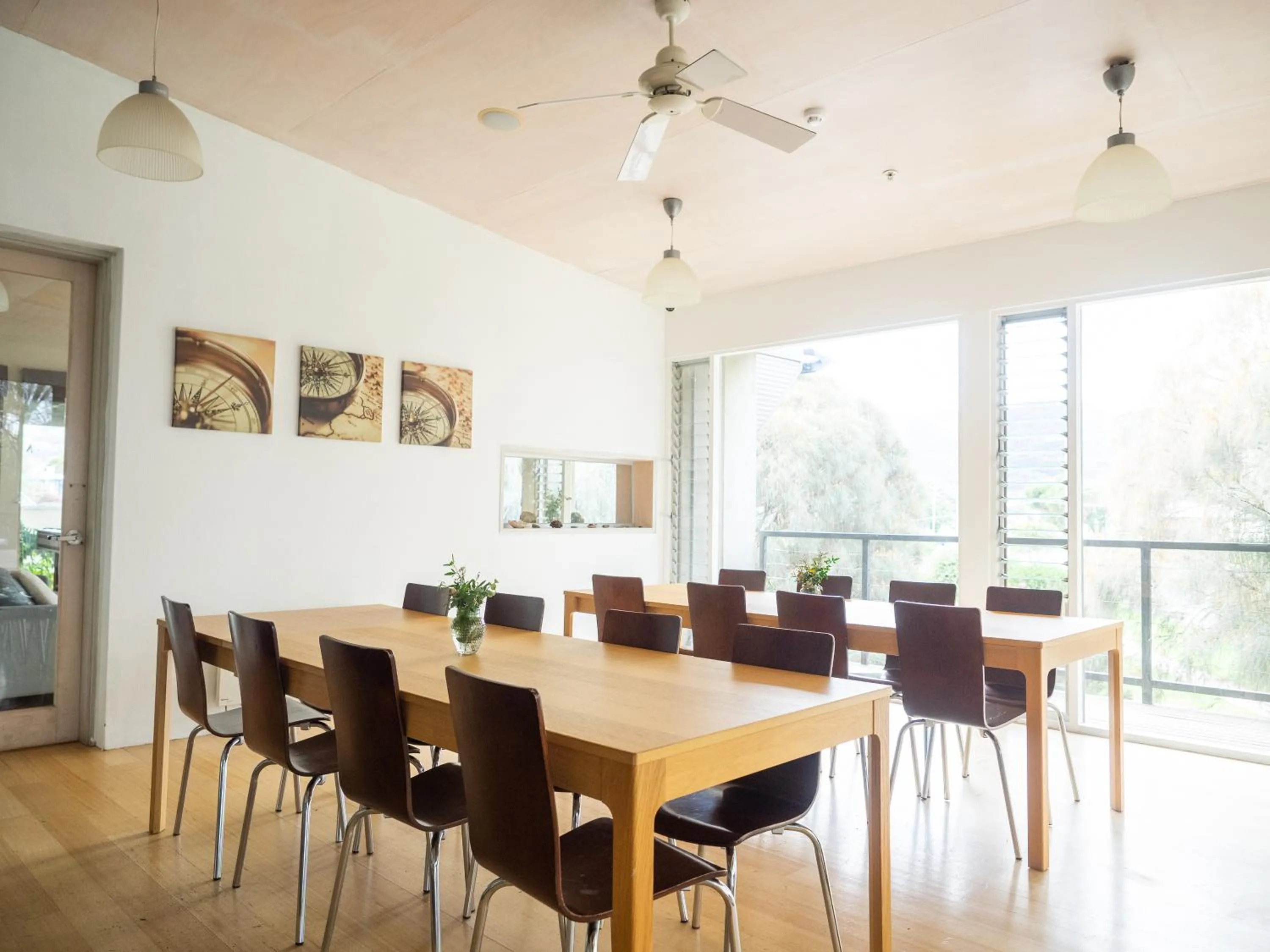 Dining area in YHA Apollo Bay Eco