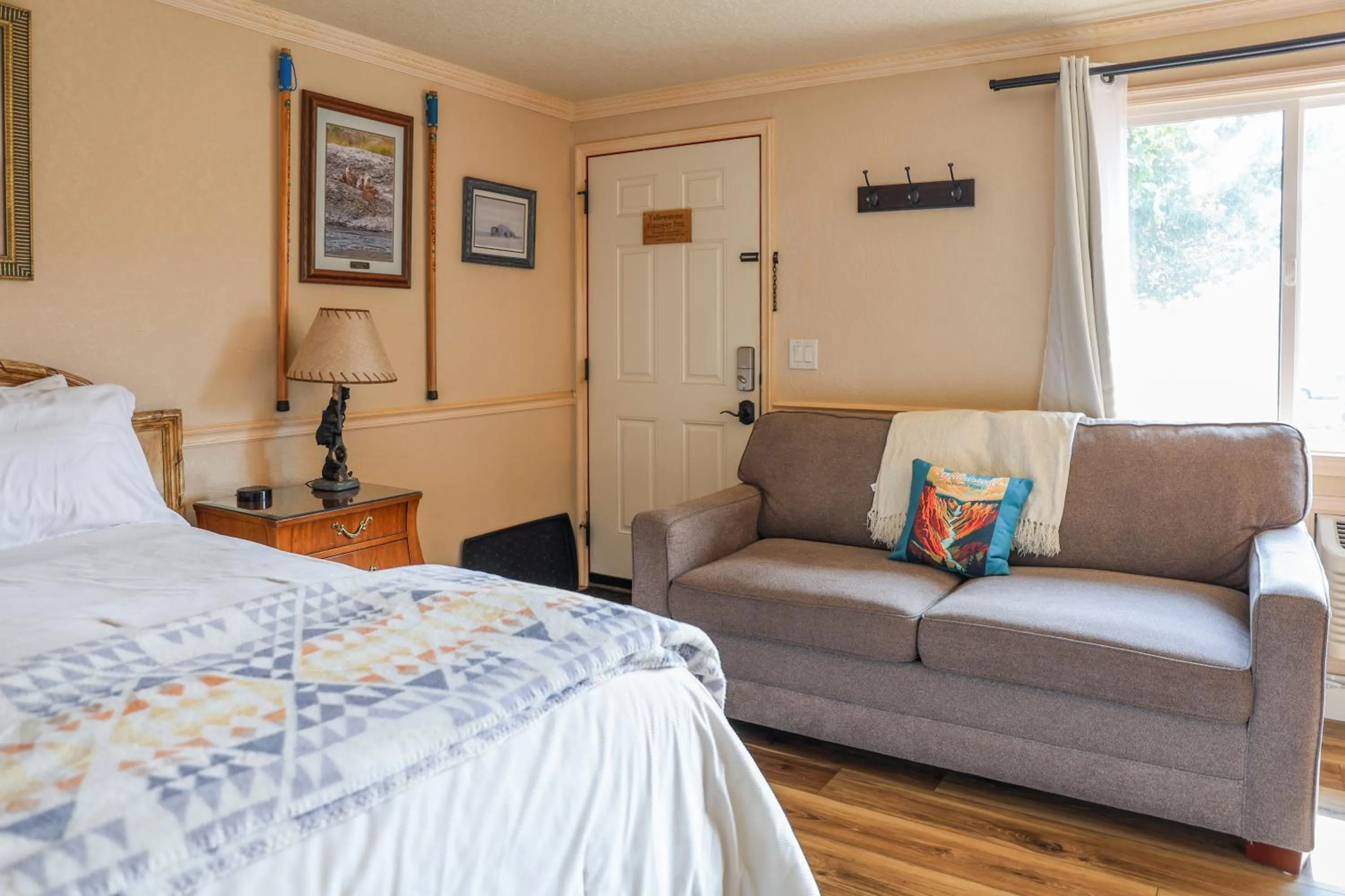 Bed in Yellowstone Gateway Inn