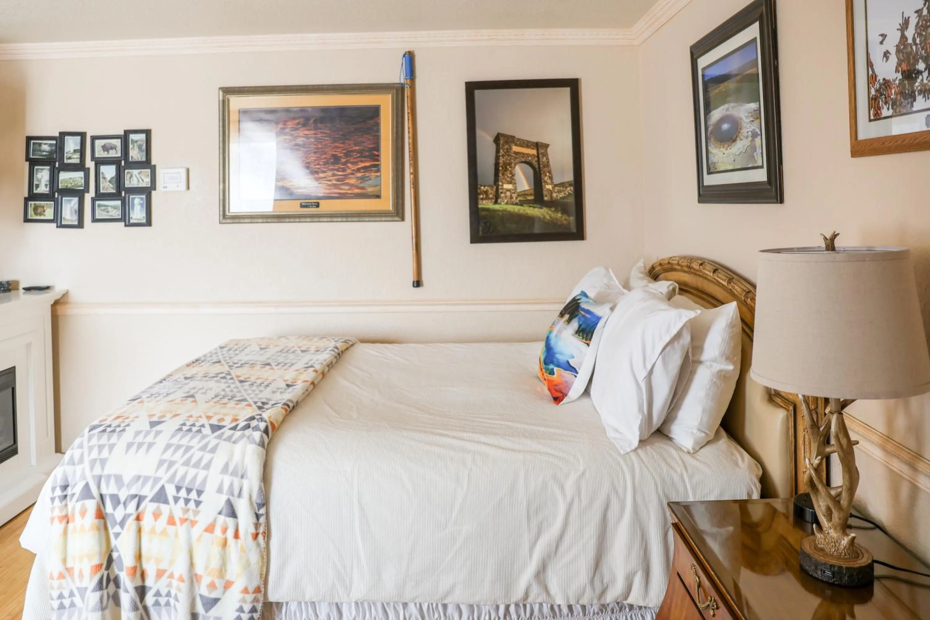 Bed in Yellowstone Gateway Inn