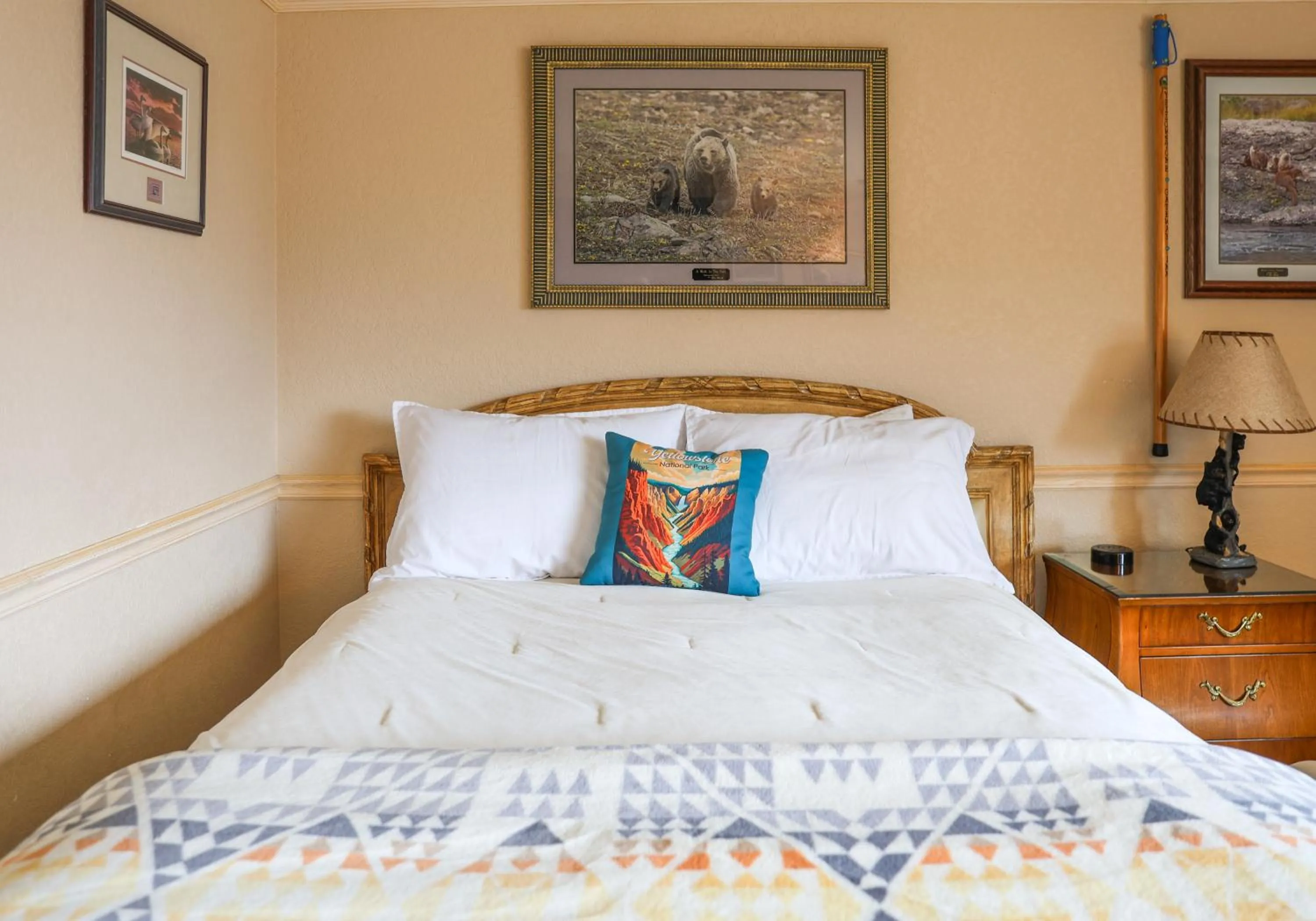 Bed in Yellowstone Gateway Inn