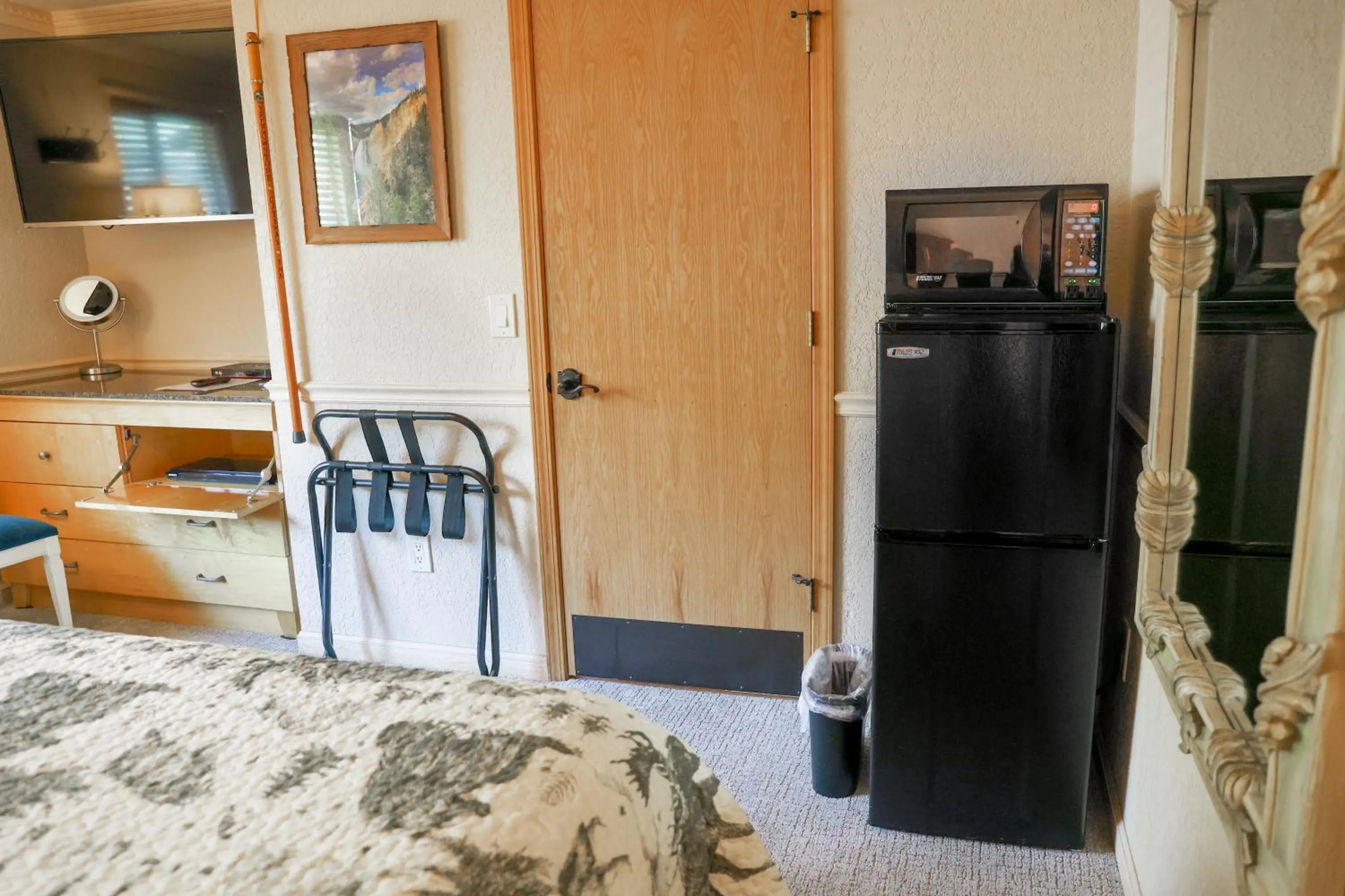 Bed in Yellowstone Gateway Inn