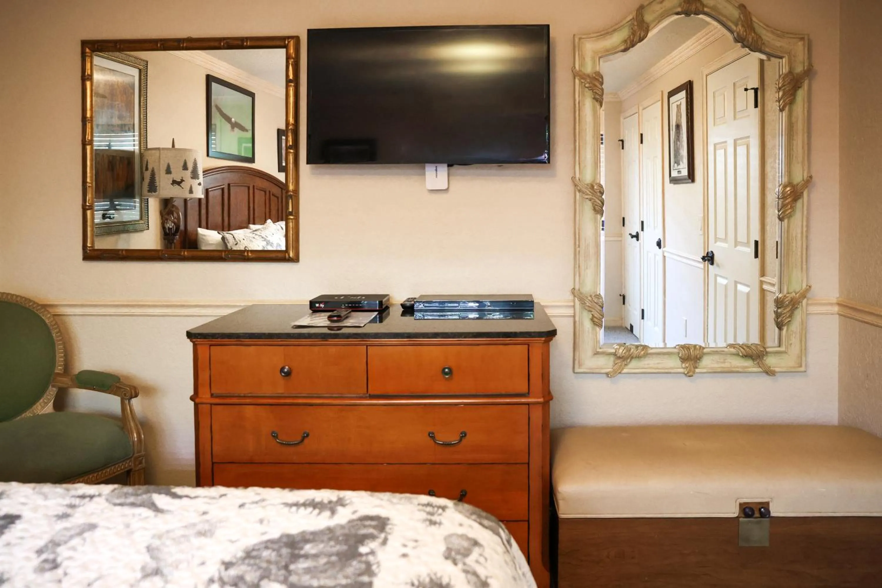 Bed in Yellowstone Gateway Inn